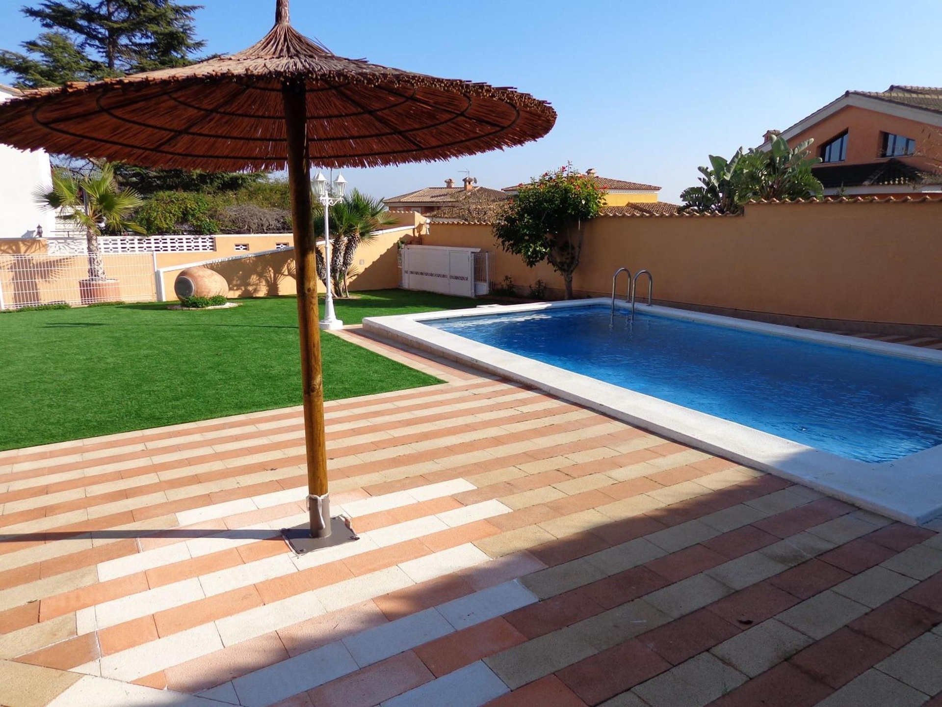 Family Villa in Benifayó with Year-Round Private Pool, Benifayó