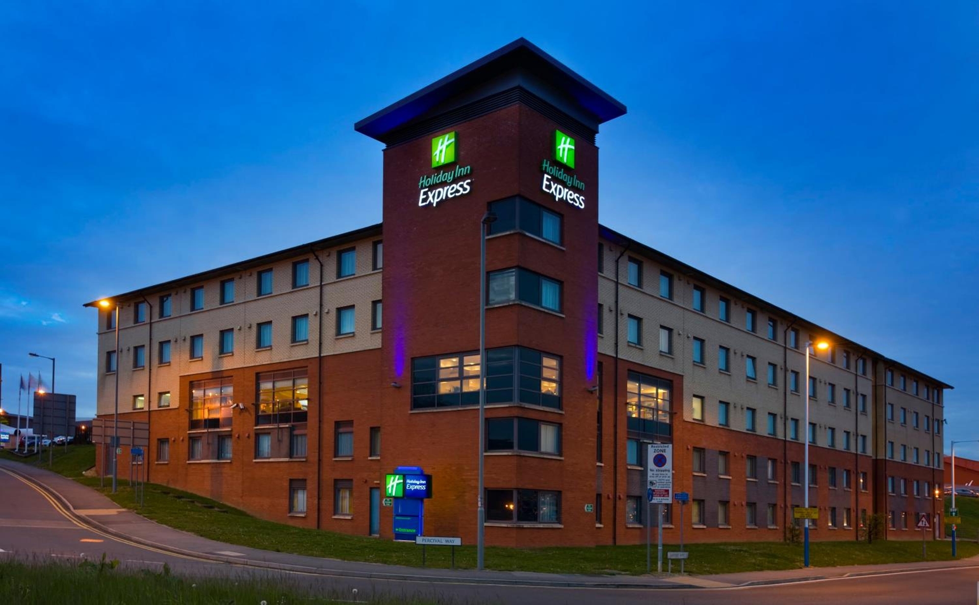 Holiday Inn Express London Luton Airport by IHG, Luton