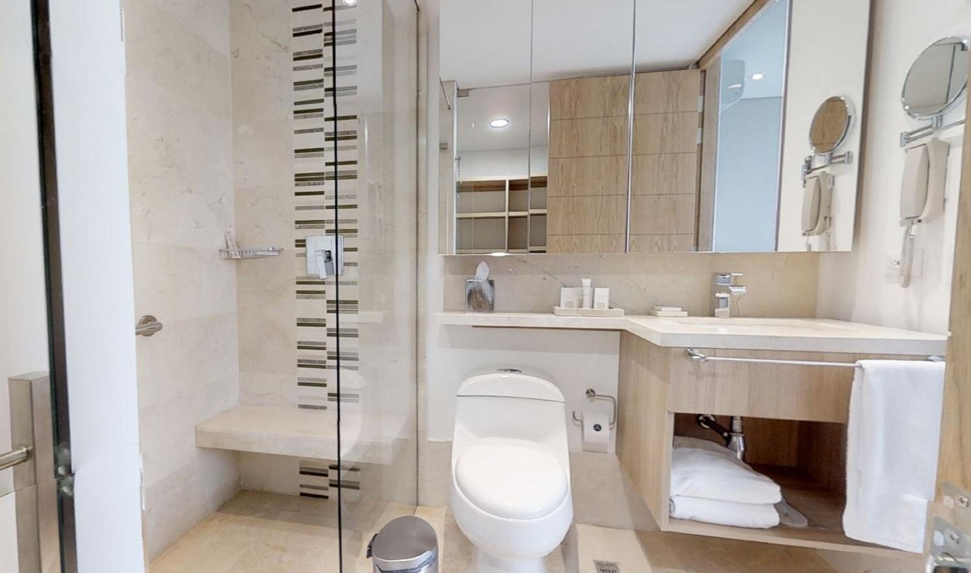 Estelar La Torre Suites, Poblado