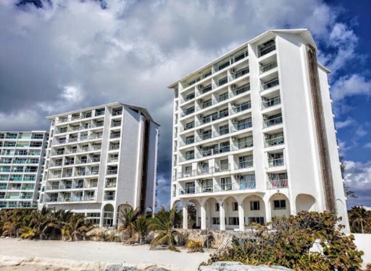 Studio oceanfront prime location