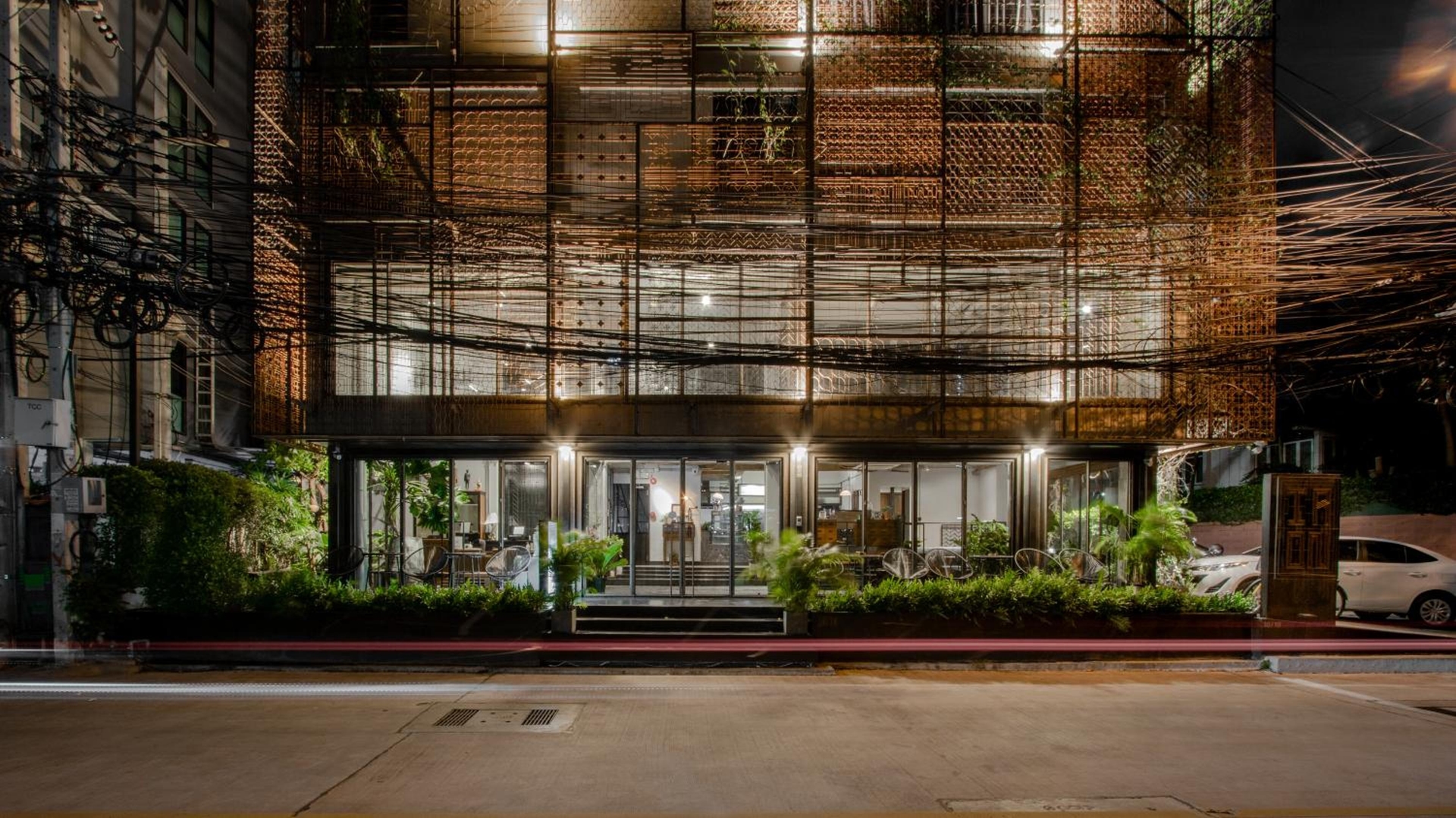 IR-ON Hotel