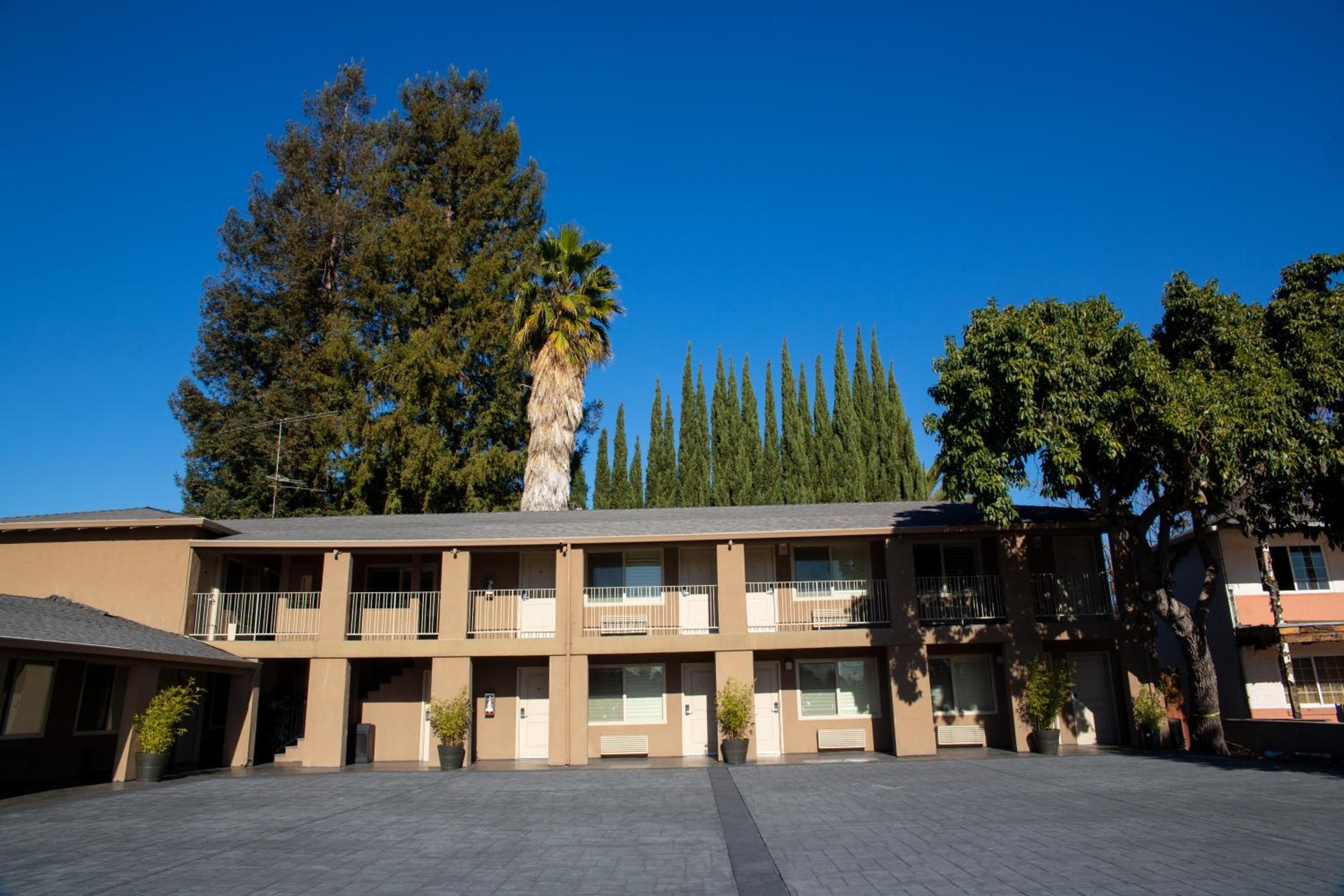Sterling Inn, Santa Clara