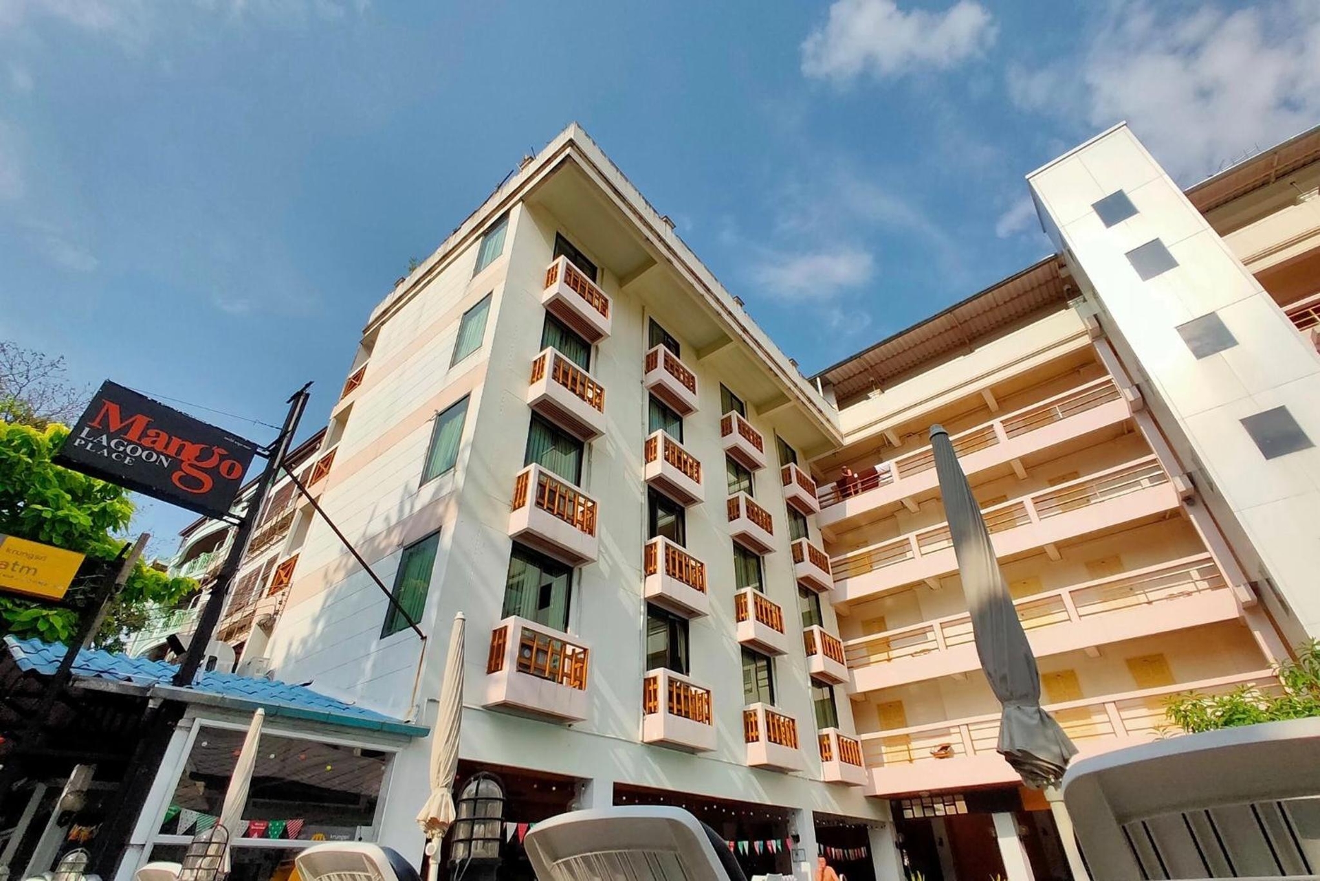 MANGO Lagoon Place