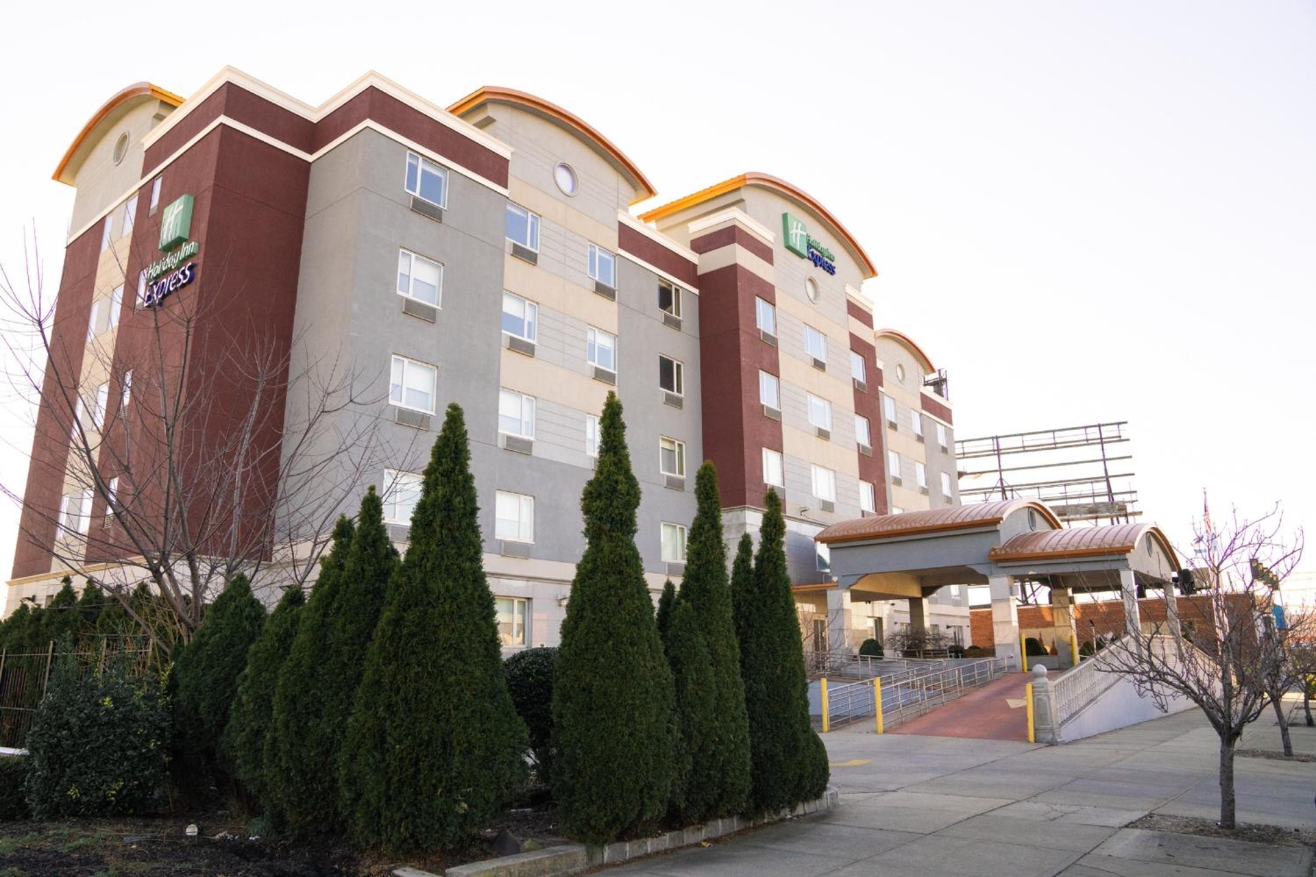 Holiday Inn Express Maspeth by IHG