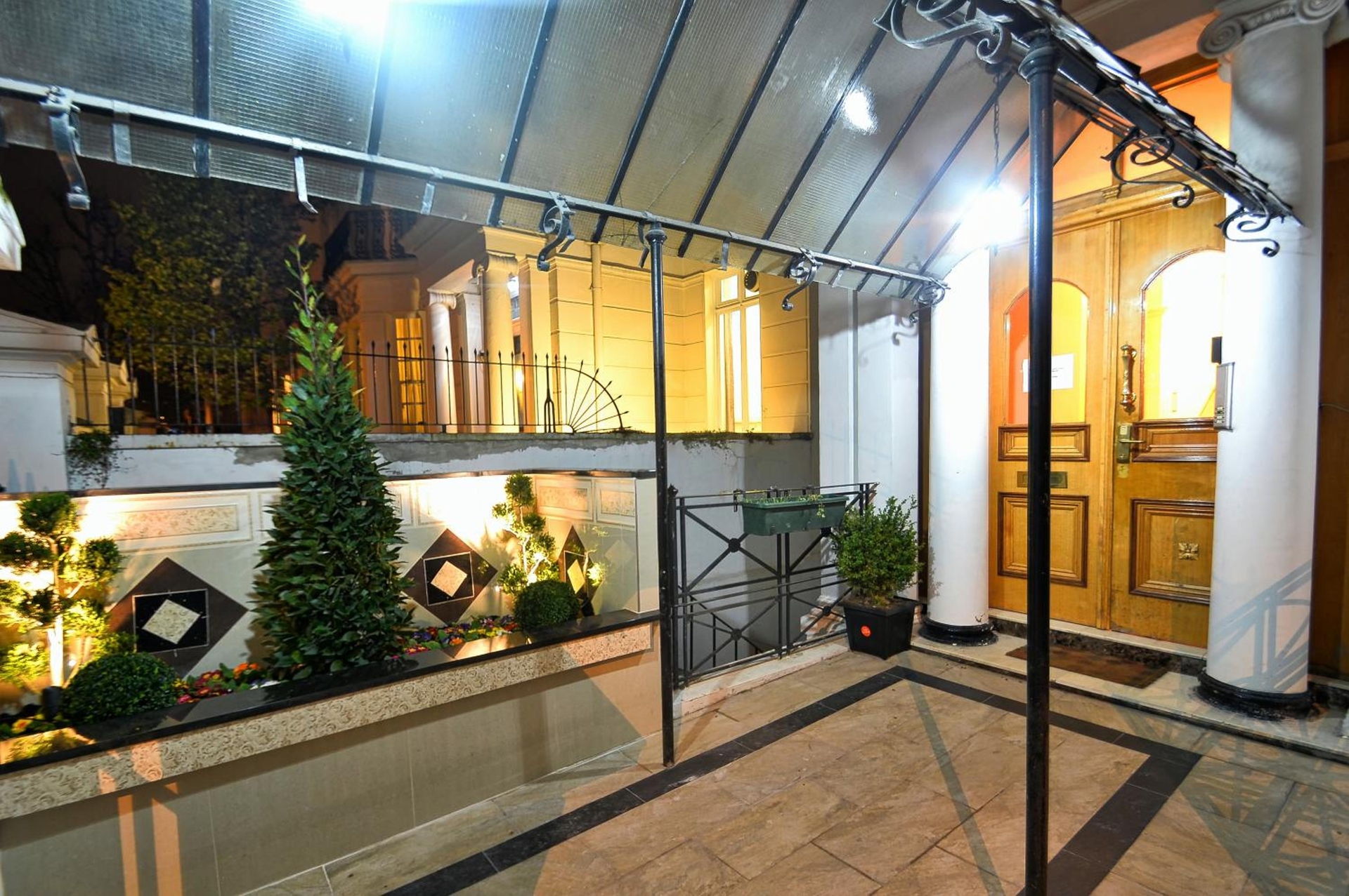 Hyde Park Apartments, London