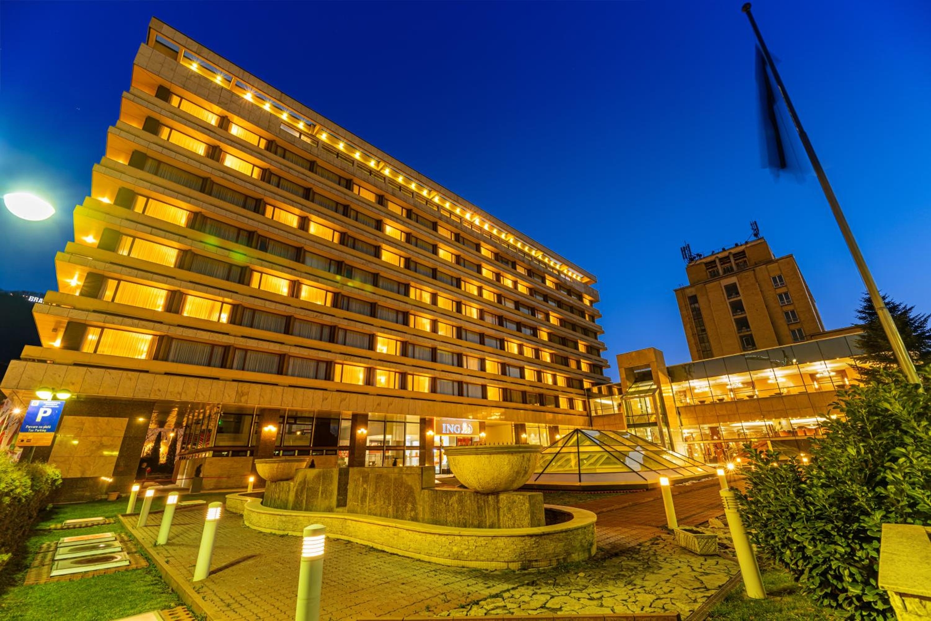 Hotel Aro Palace