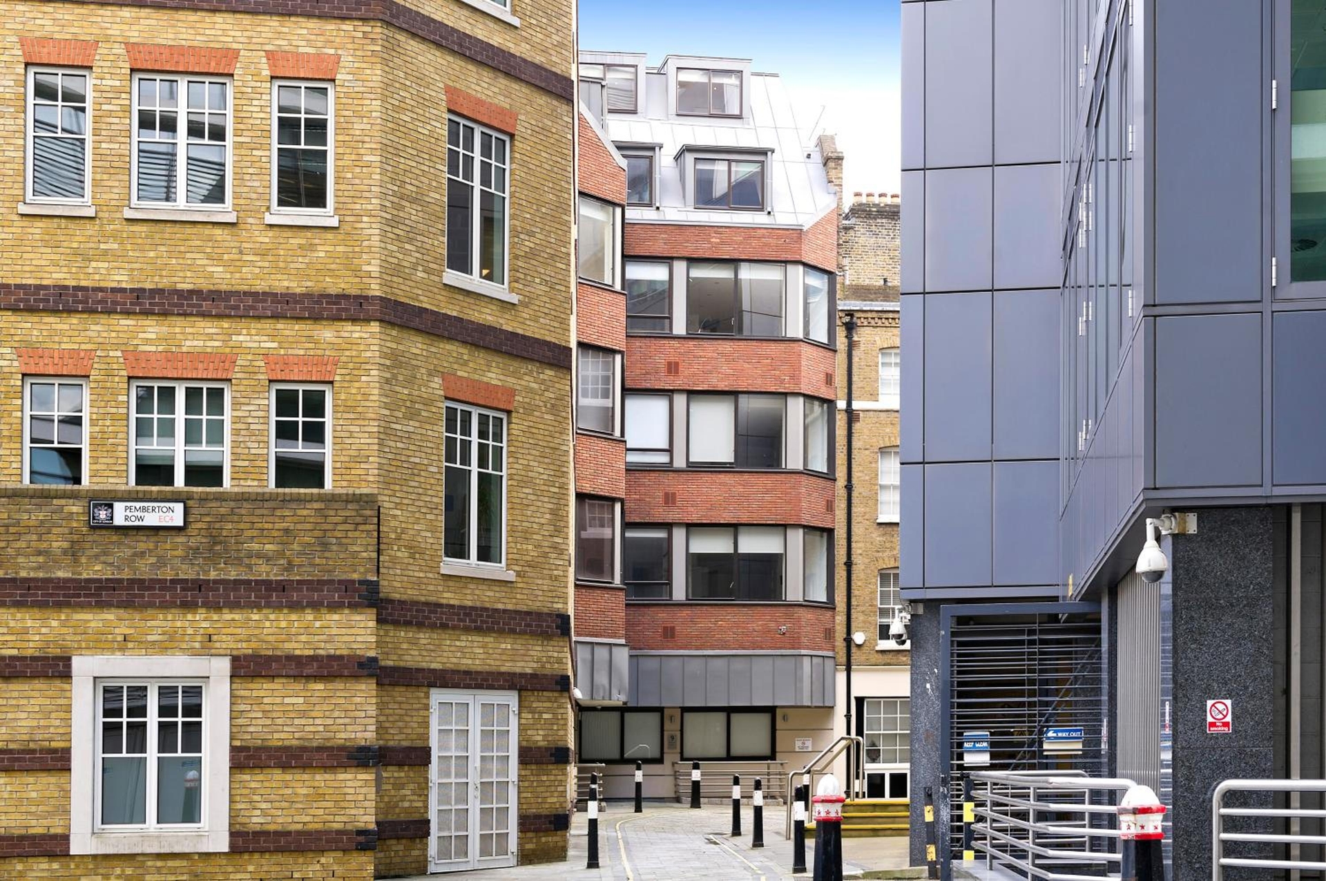 Red Lion Court by City2Stay, London