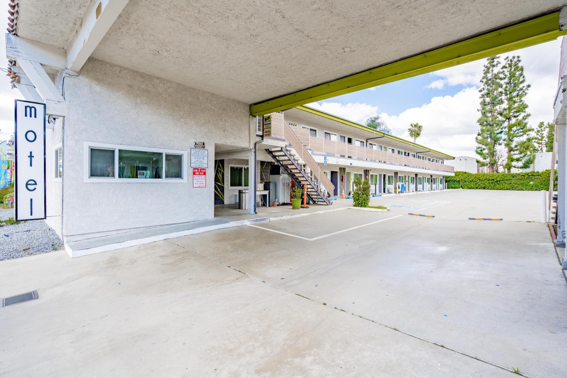 Exclusivo Inn and Suites, Lakewood