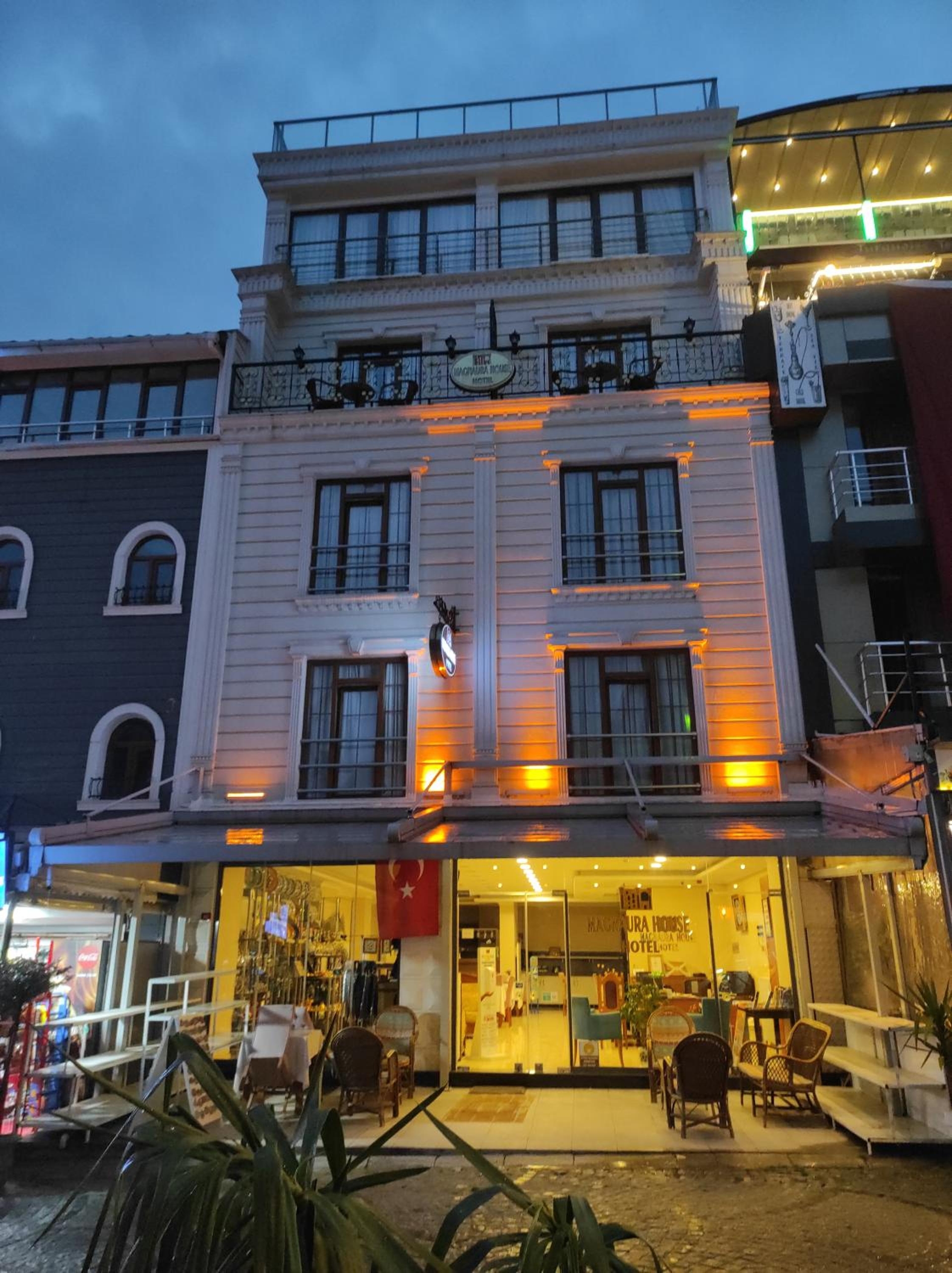 Magnaura House Hotel
