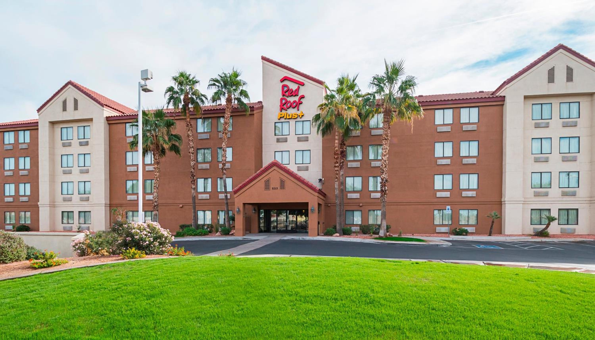 Red Roof Inn PLUS + Phoenix West, Phoenix