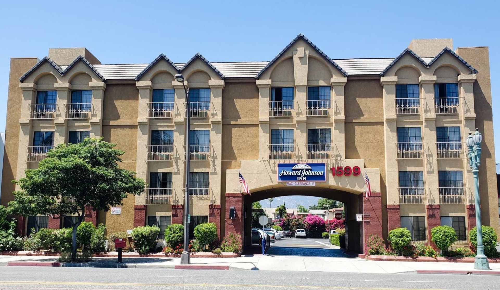 Howard Johnson by Wyndham Pasadena, Pasadena