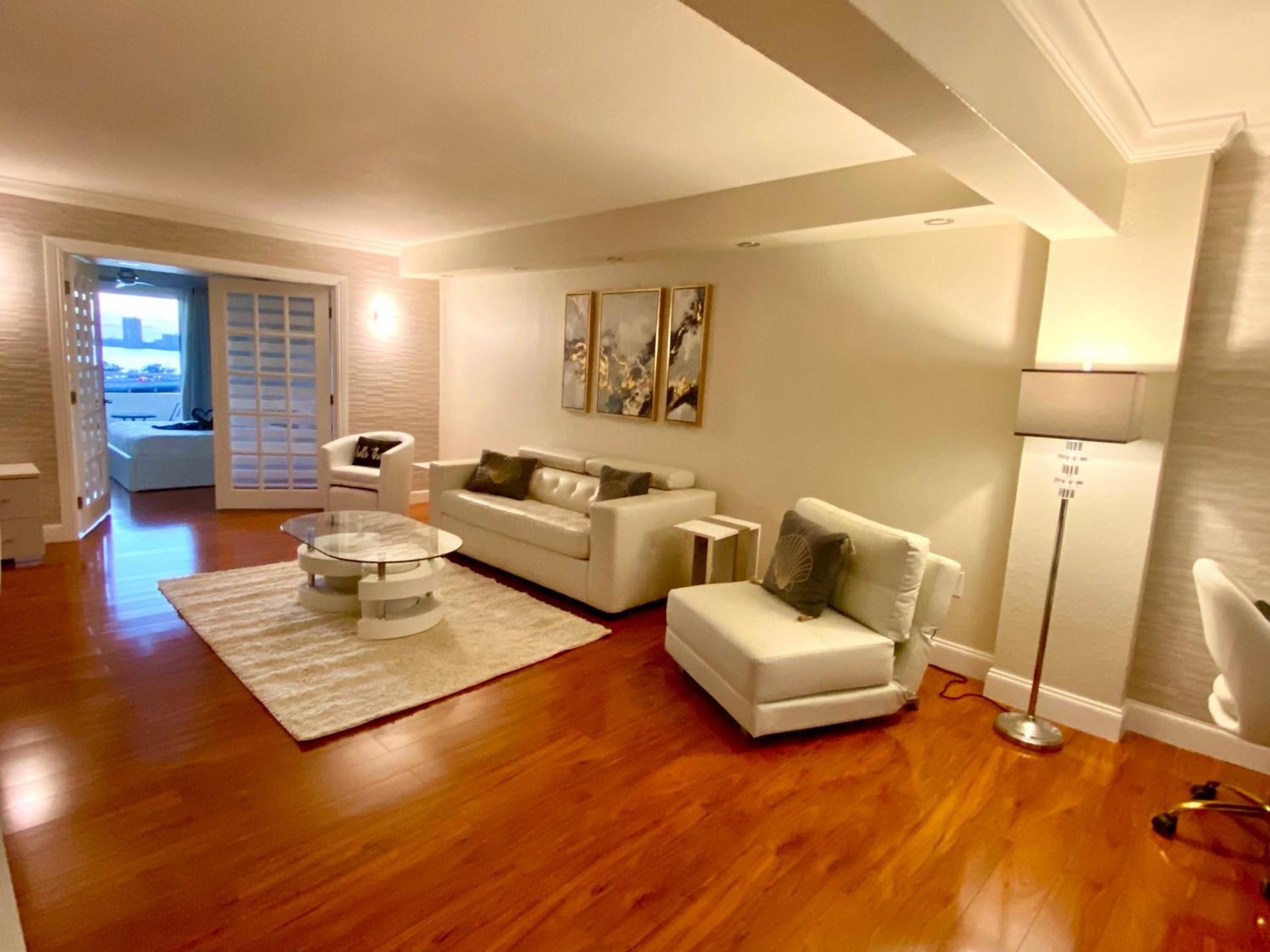 Foto de Deluxe waterfront one bedroom apartment with Miami Skyline view, free parking 5 mins drive to Miami Beach