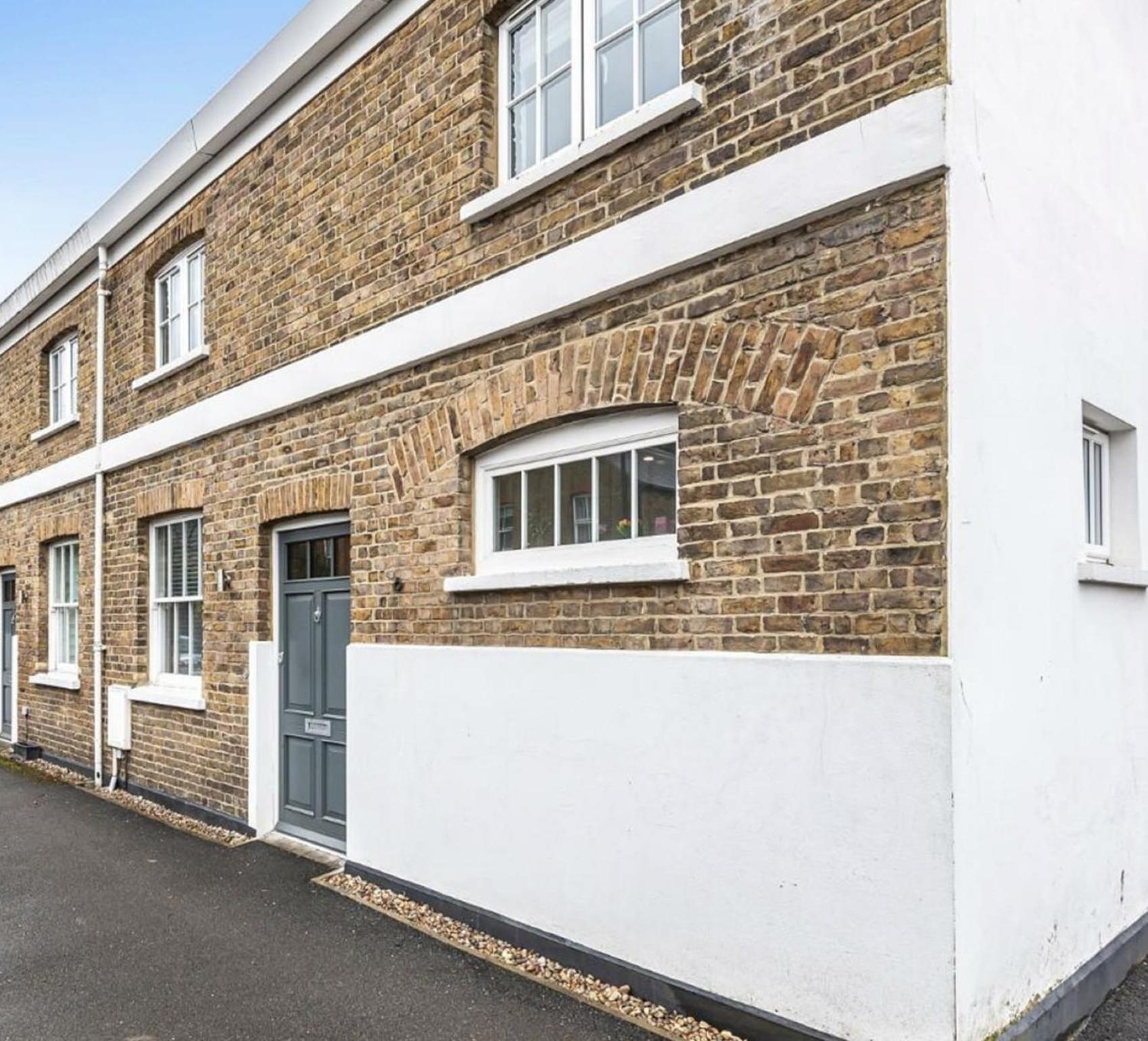Windsor Mews by Stay Focused SA, Windsor