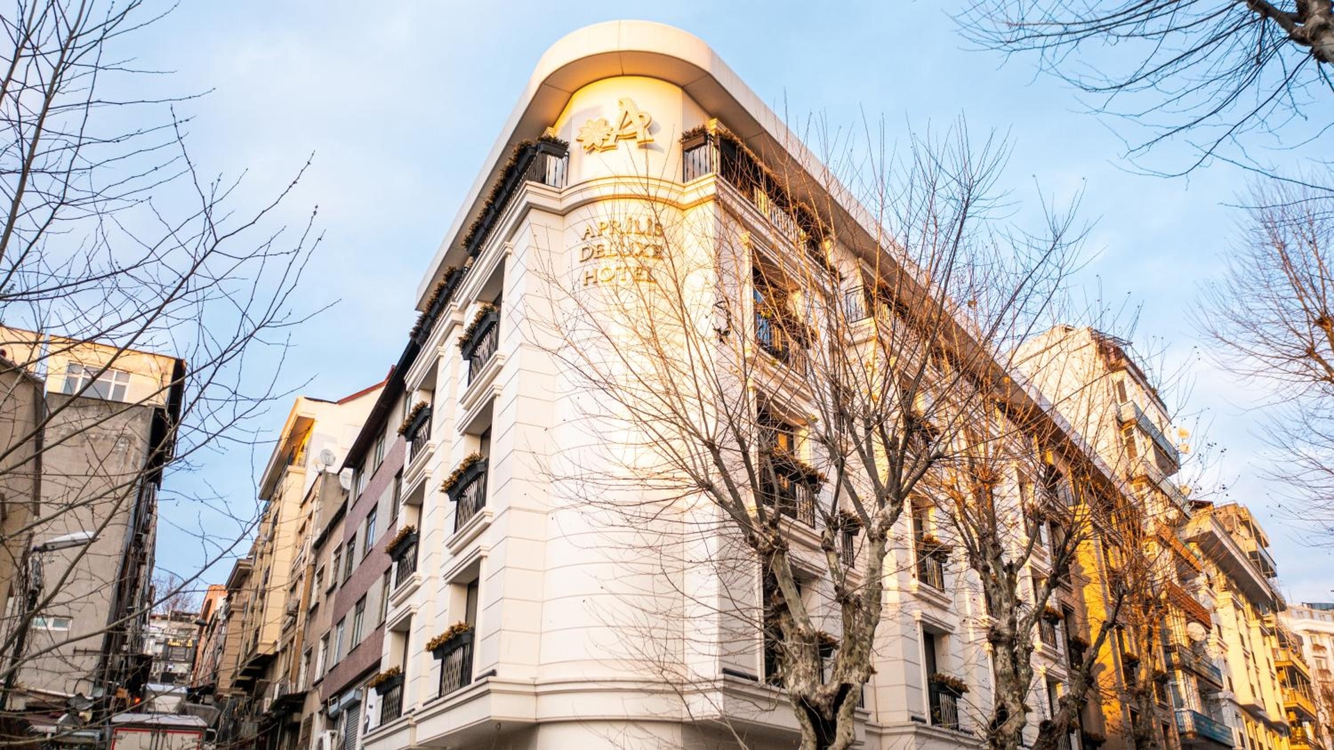 Aprilis Deluxe Hotel
