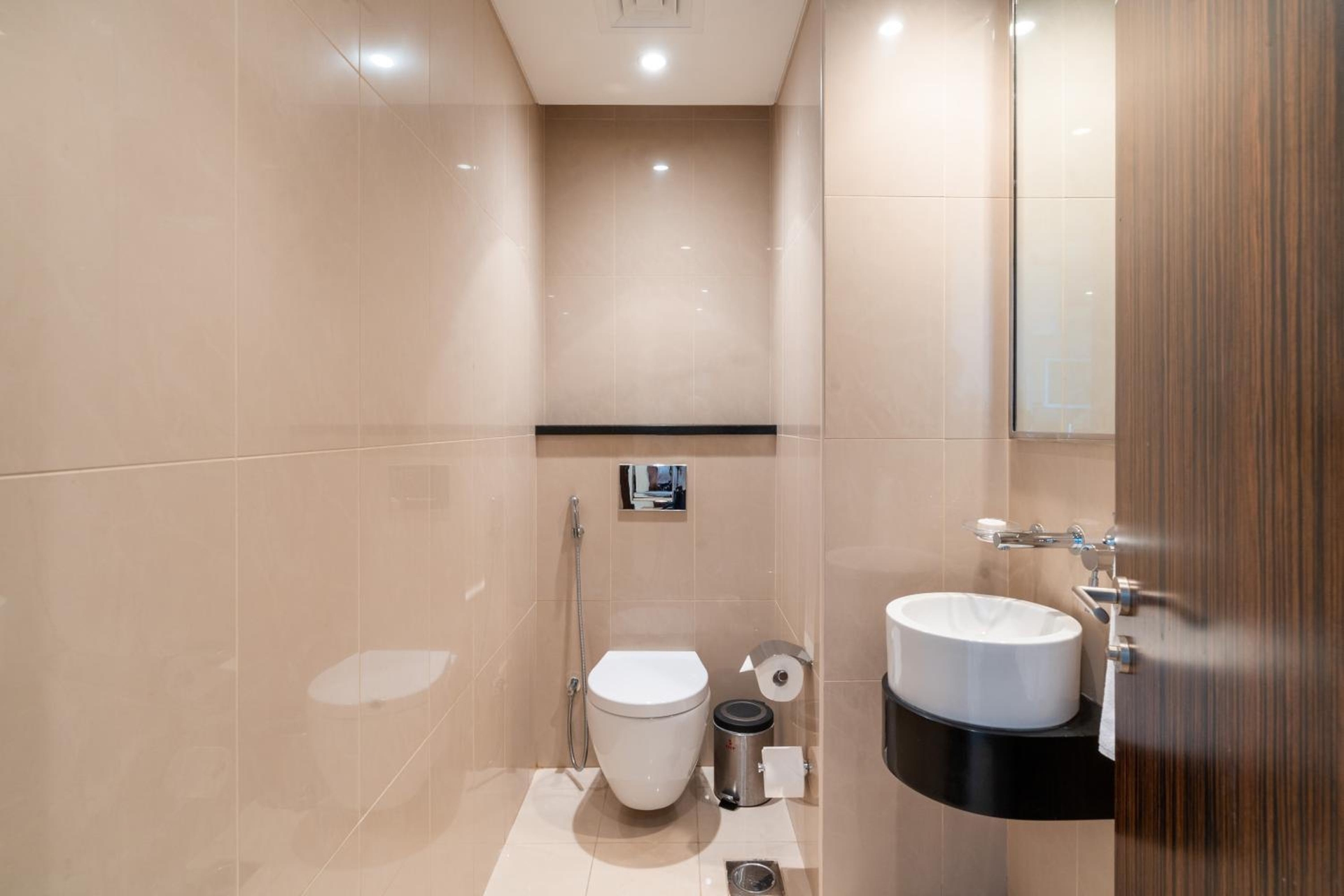Royal Club By RVHR, Bonnington Residential Tower - JLT, Dubái