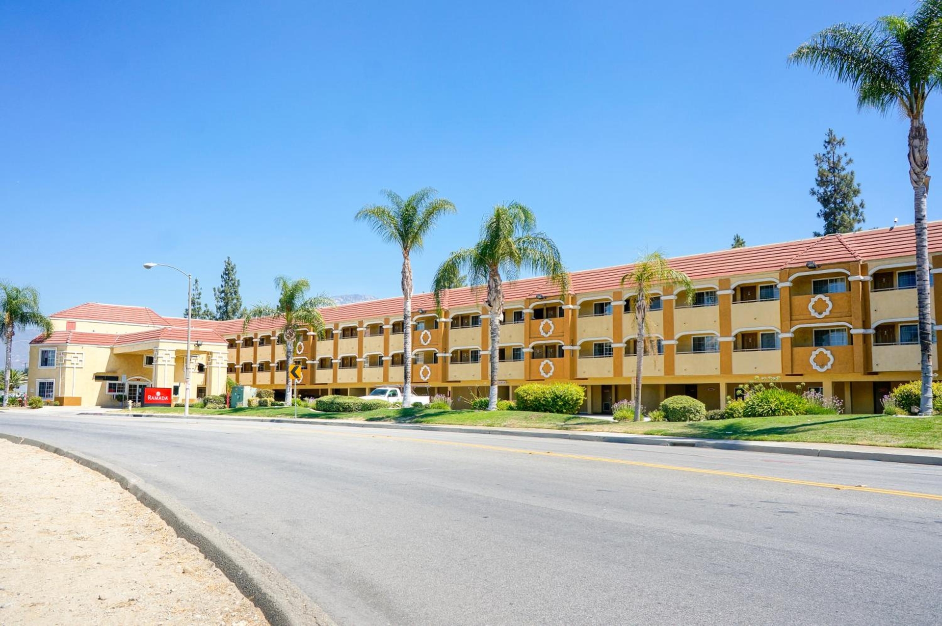 Ramada by Wyndham Ontario Airport & Convention Center, Ontario