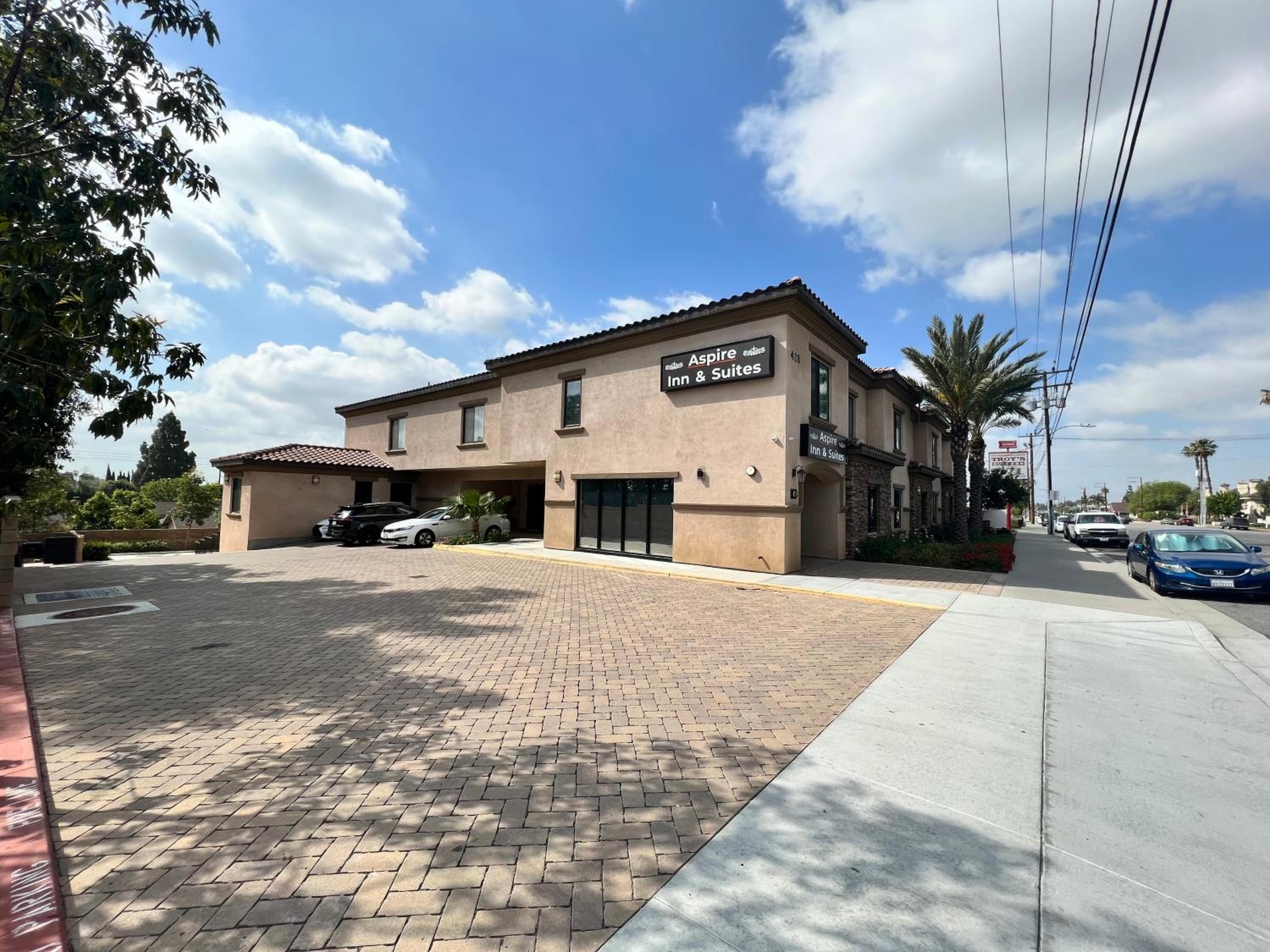 ASPIRE INN & SUITES Orange, Orange