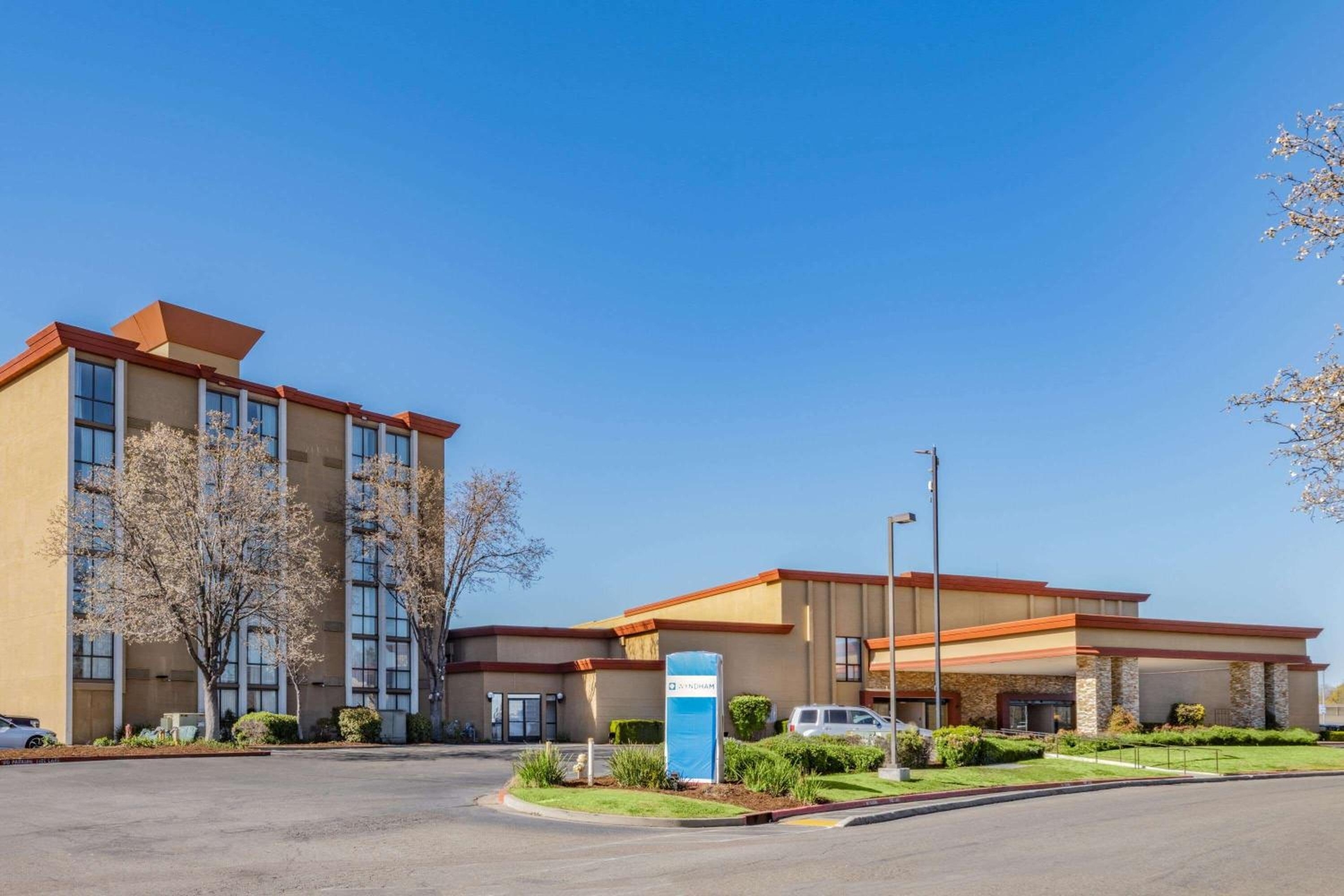 Wyndham Sacramento, Walerga