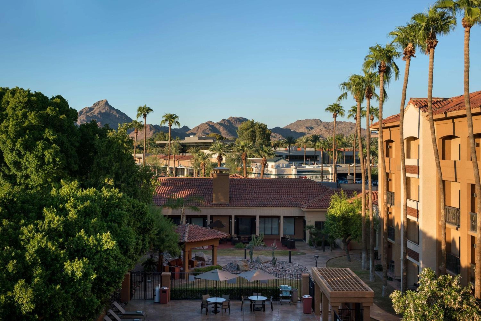 Sonesta Select Phoenix Camelback, Phoenix