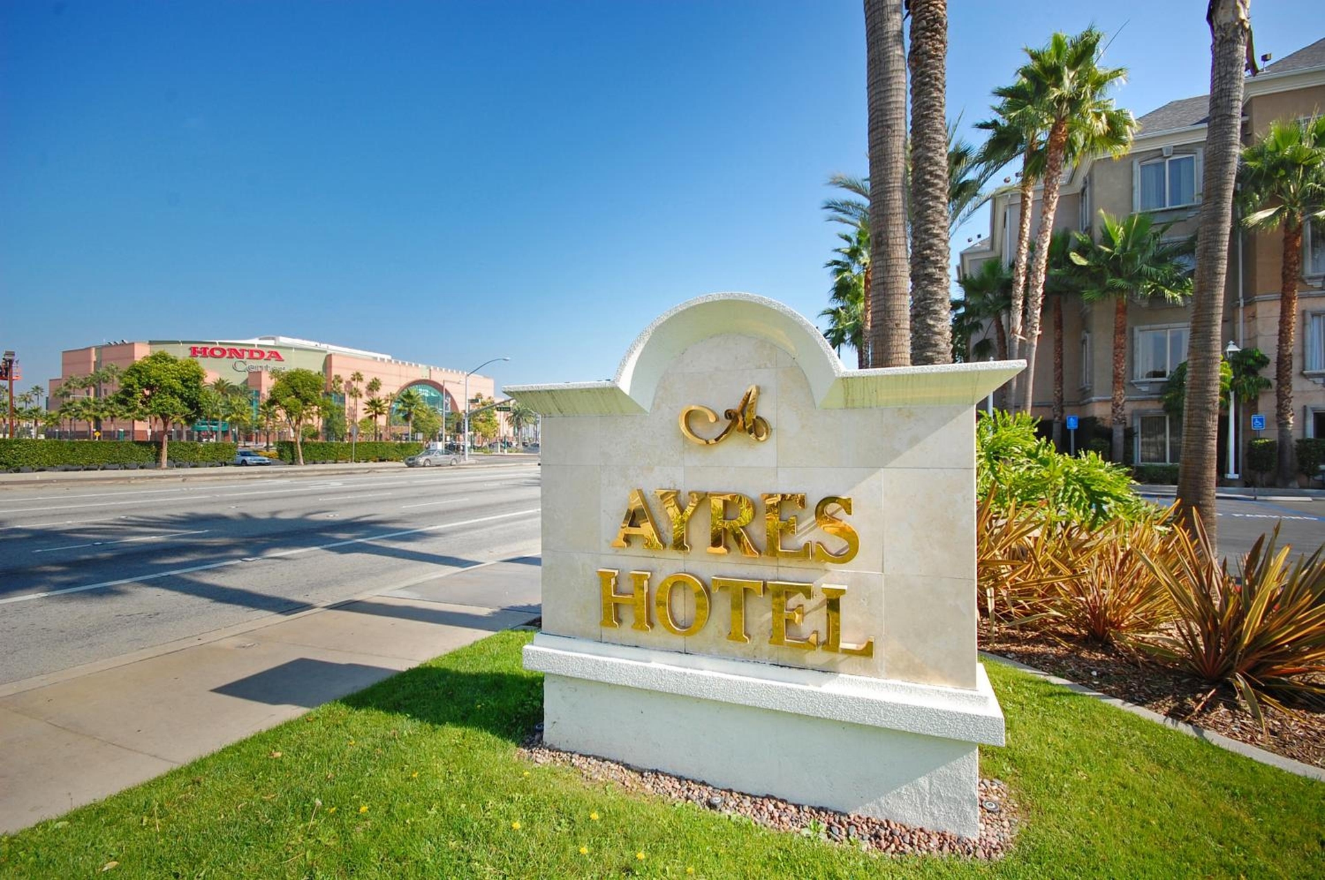 Ayres Hotel Anaheim, Anaheim