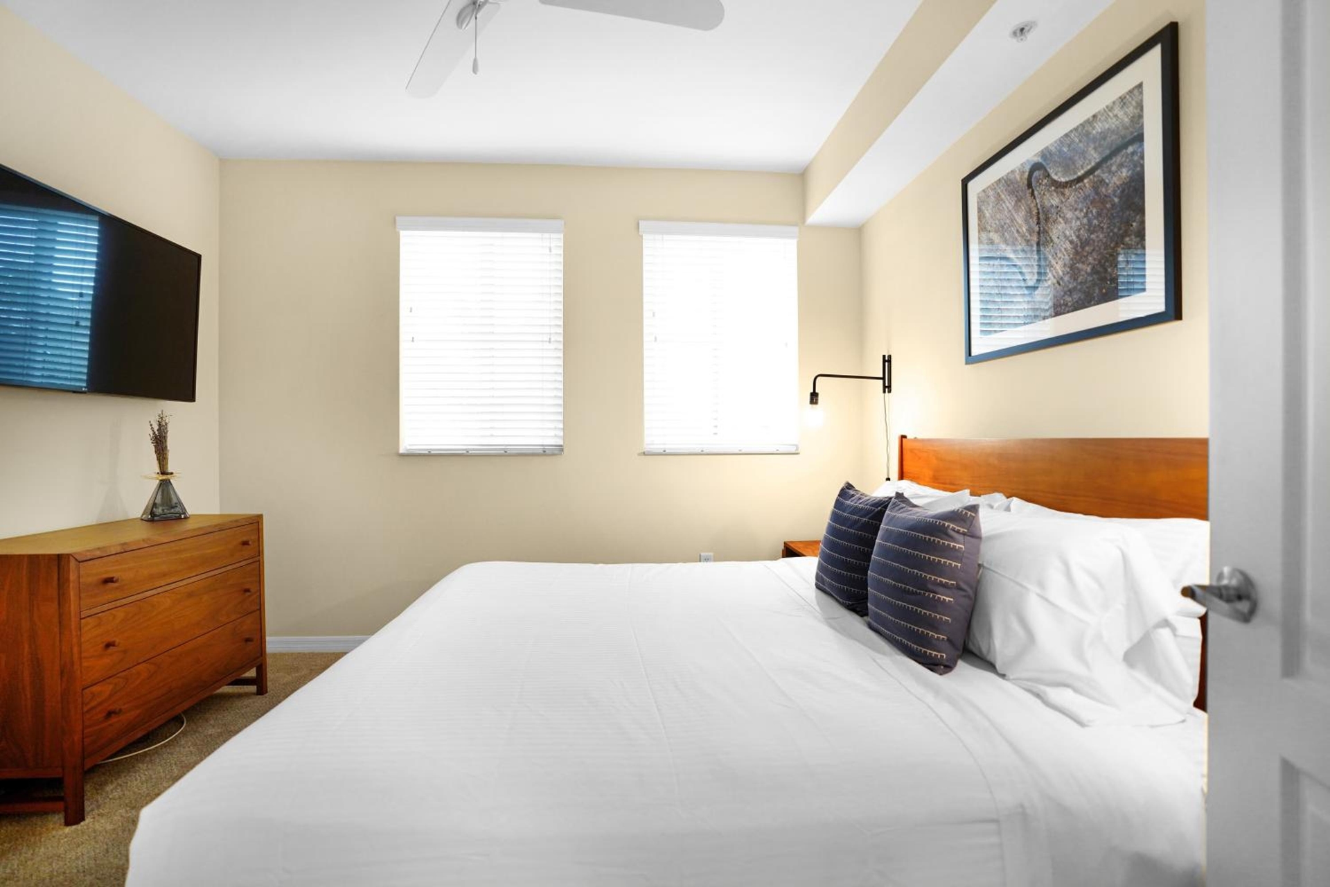 Foto de Dharma Home Suites South Miami at Red Road Commons