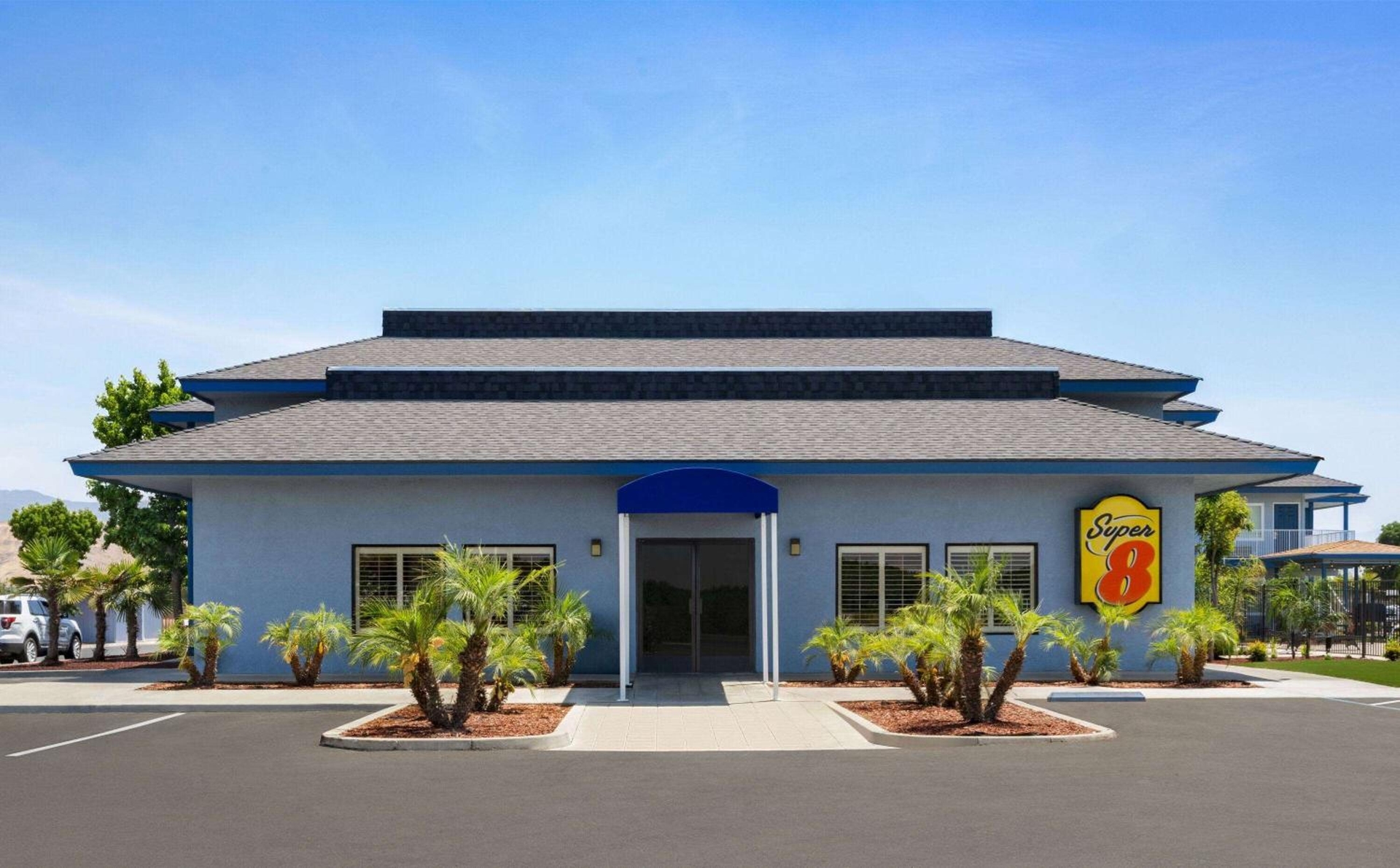 Super 8 by Wyndham Lindsay Olive Tree, Lindsay