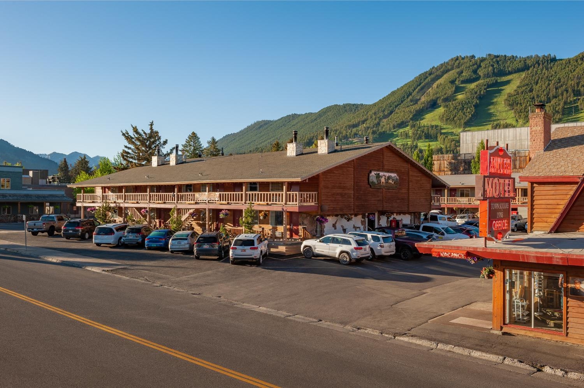 Antler Inn, Jackson