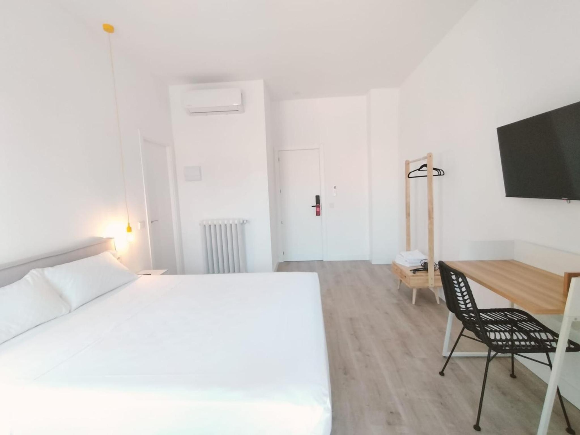 Hostal Manuela by gaiarooms, Madrid
