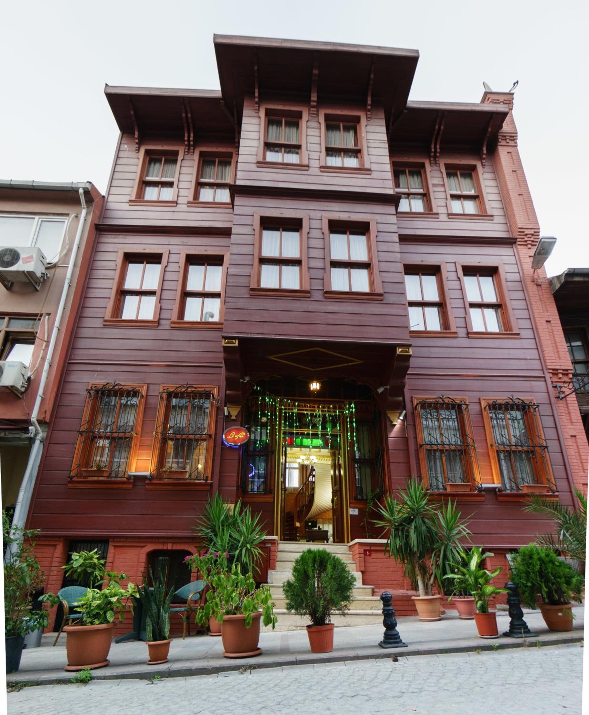 Le Safran Suite Hotel