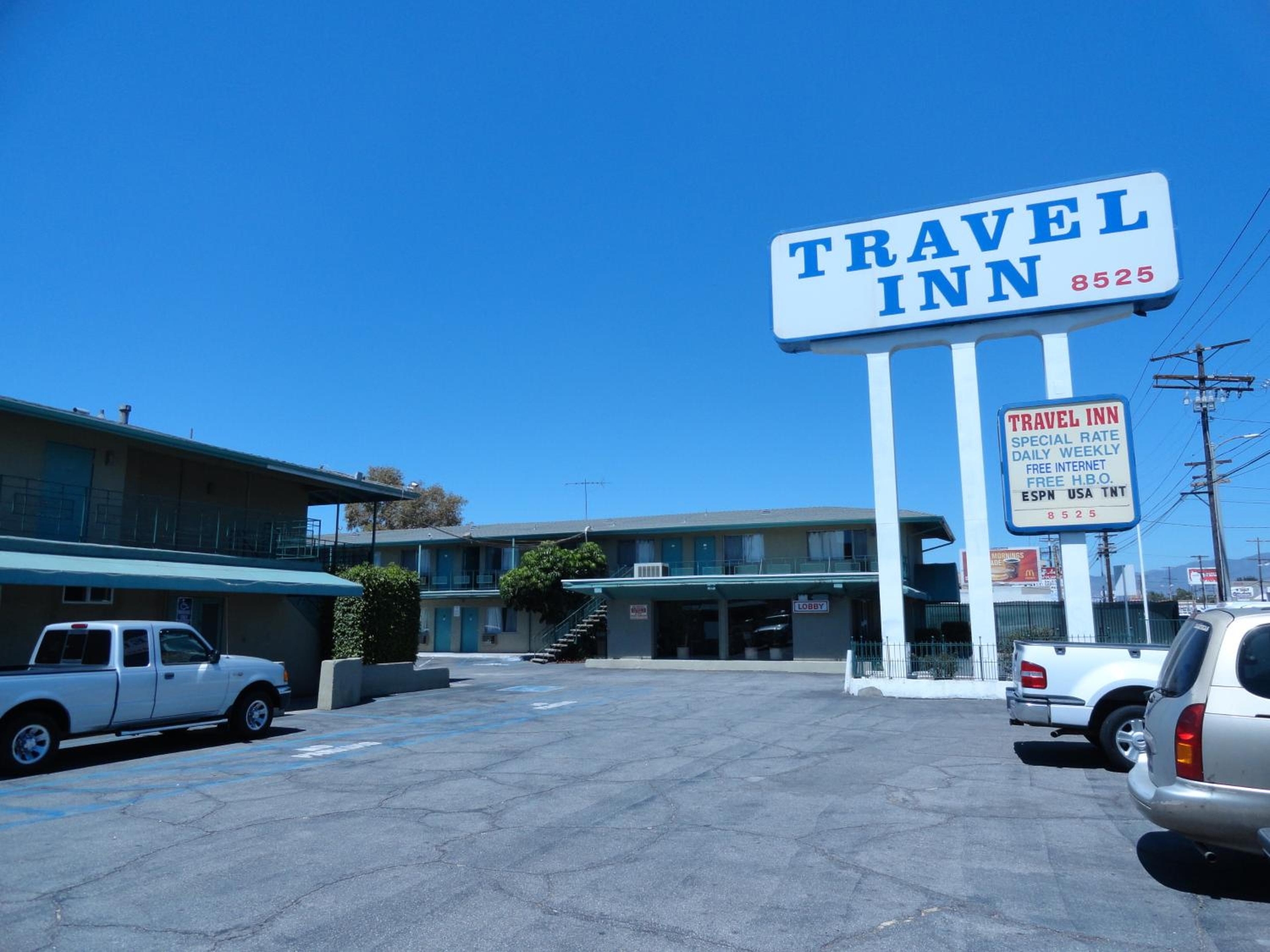 Travel Inn, North Hills