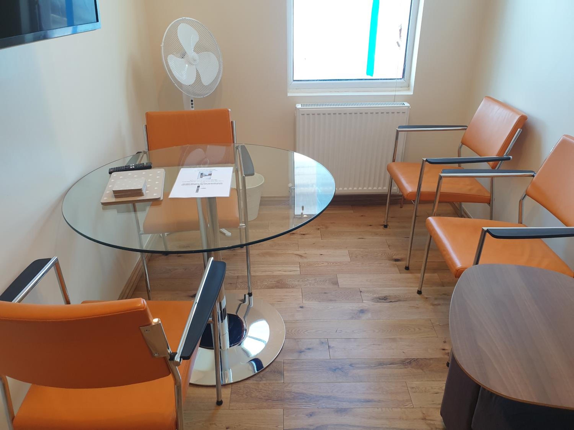 London Luxury Spacious 2 Bedroom Apartment 4 mins from Ilford Stn. FREE parking, London
