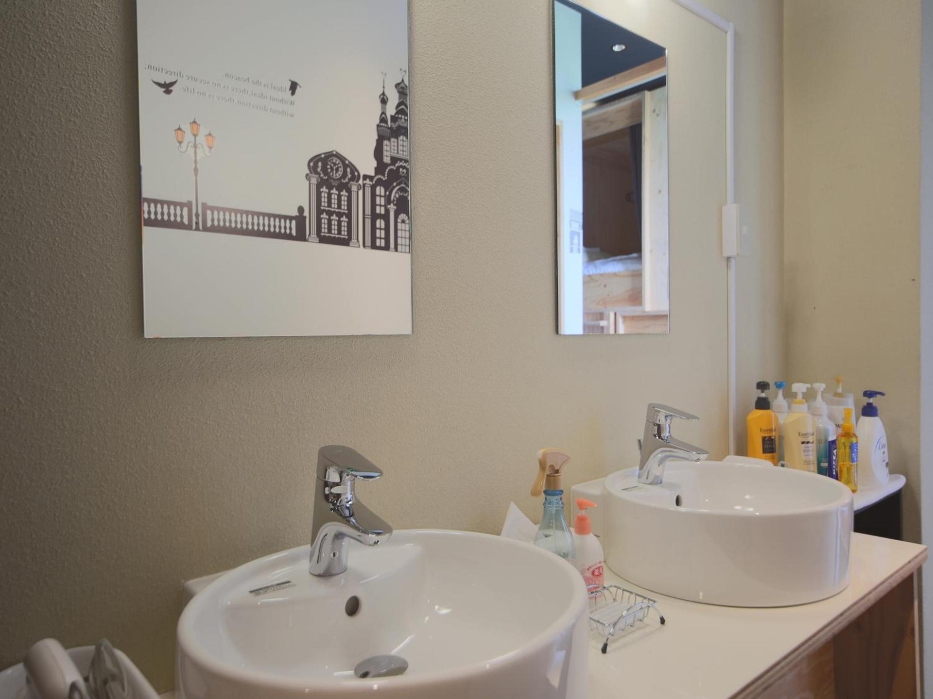 Foto de TRAVEL&BOOK HOTEL HULATONCABIN TAKAMATSU