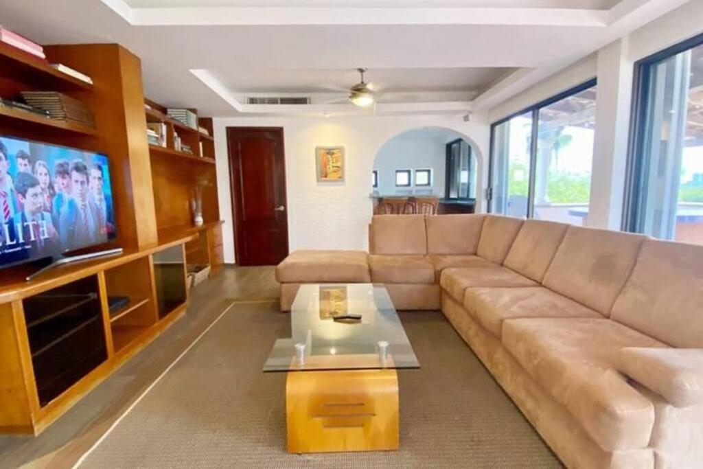 Foto de Elegant Lagoon front Villa by CASA PARAISO