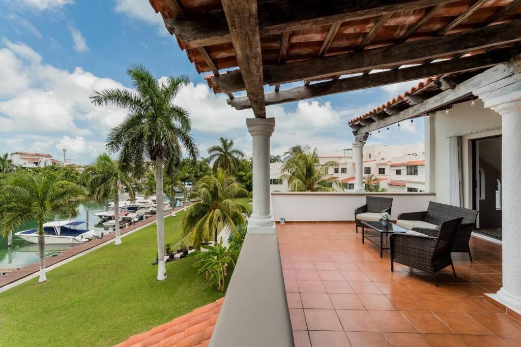 Foto de Elegant Lagoon front Villa by CASA PARAISO