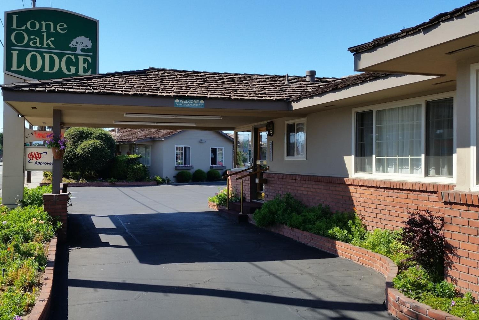 Lone Oak Lodge, Monterey
