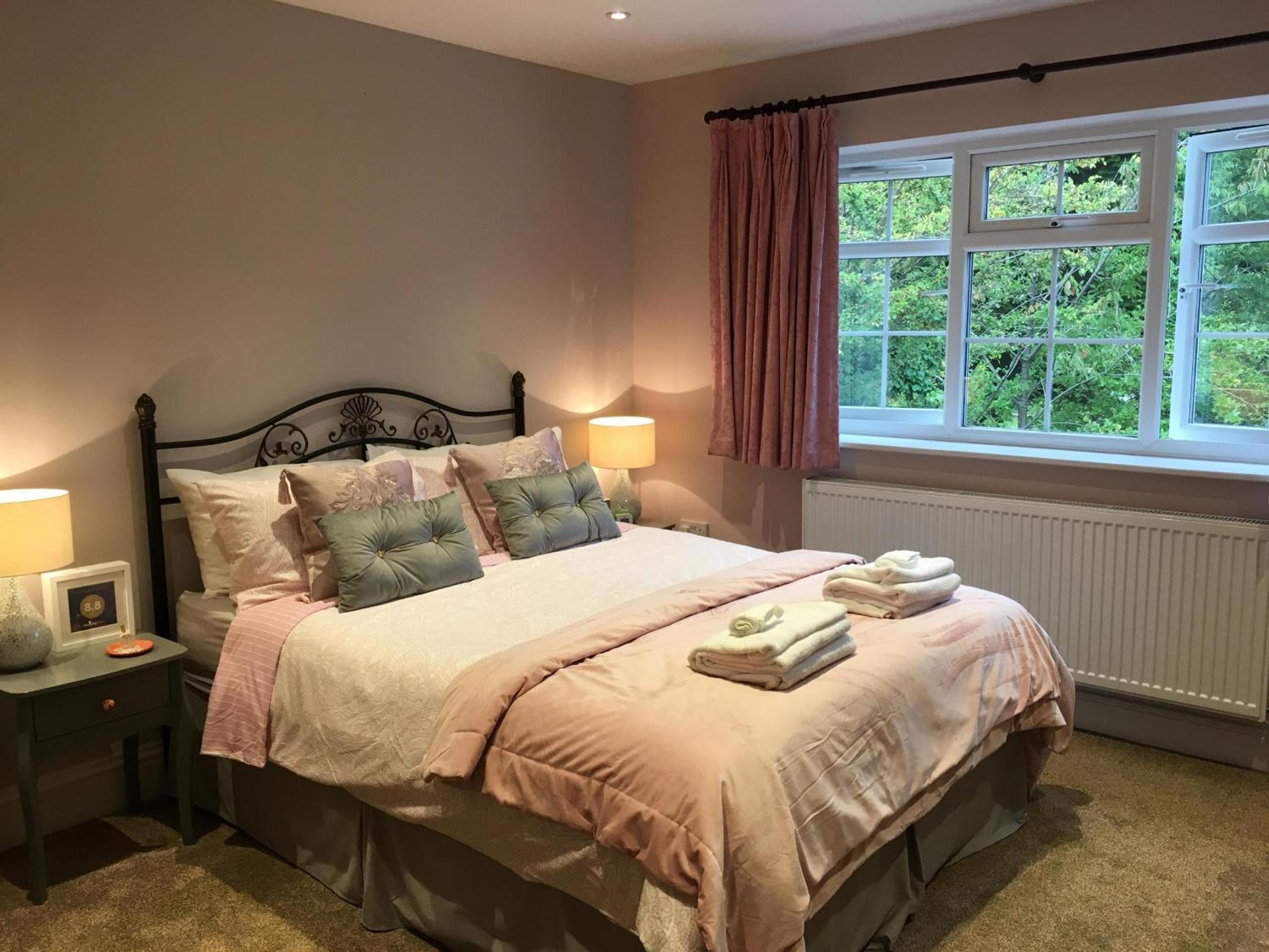 Leafy Suburban Bed and Breakfast, Northwood