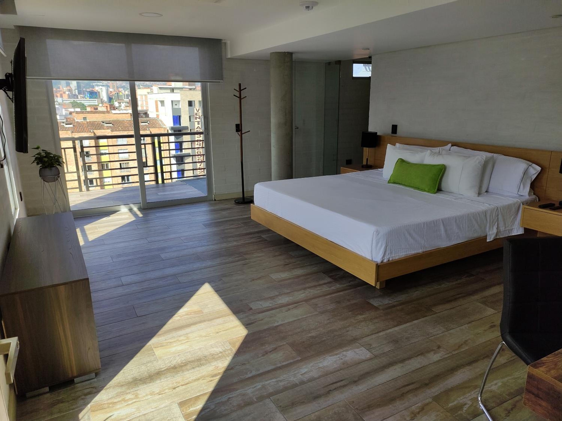 Terra Biohotel, Laureles