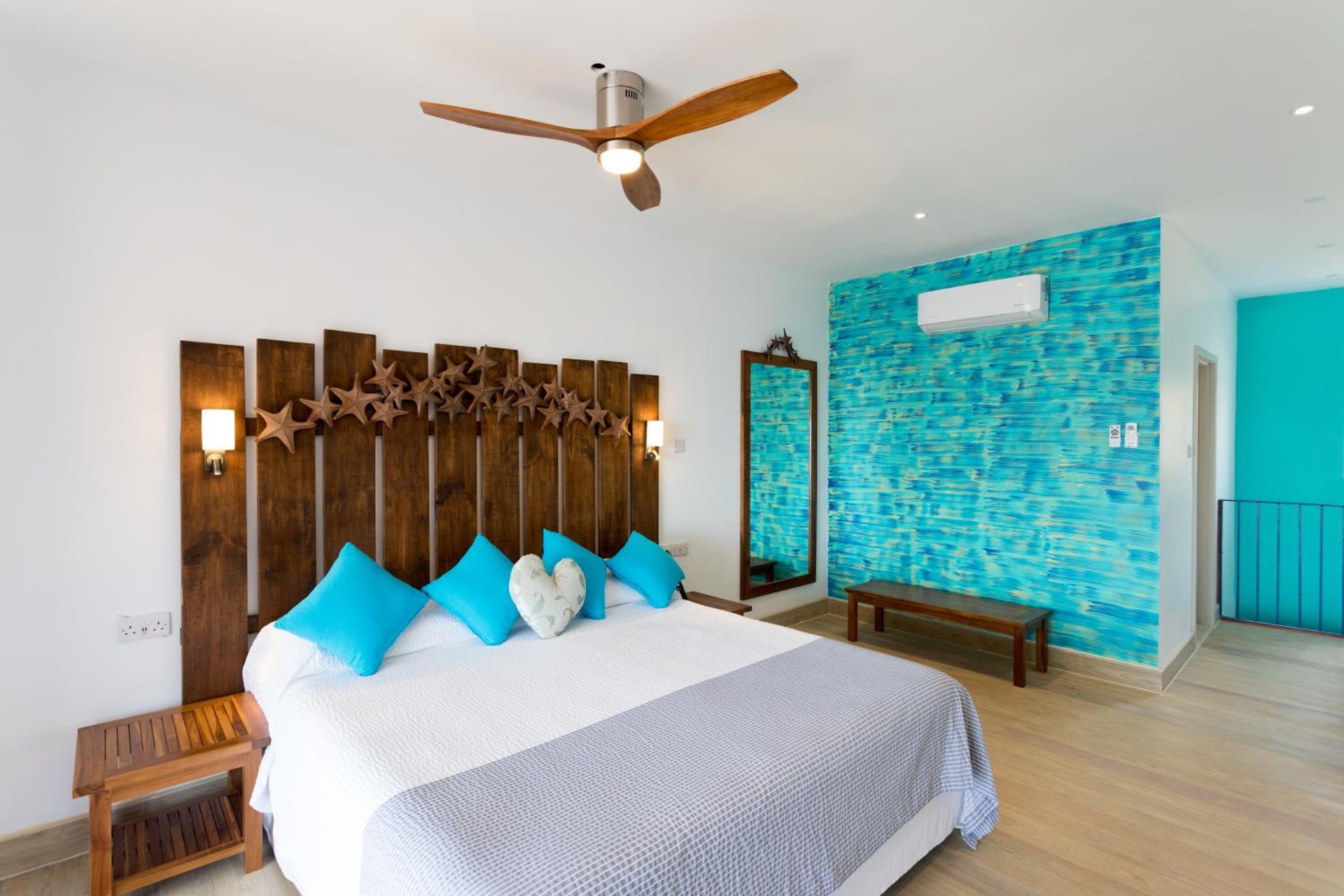Foto de True Blue Bay Resort