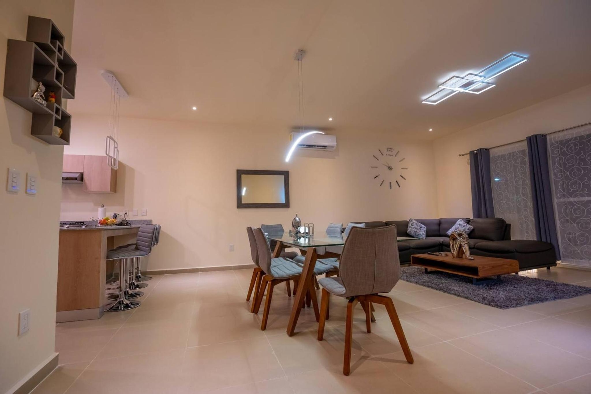 Foto de Luxury Apartment With Poll