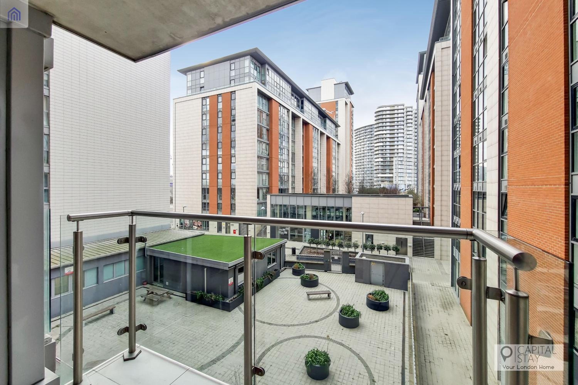 Fully Serviced Two Bed Apartment by ExCeL & O2, London