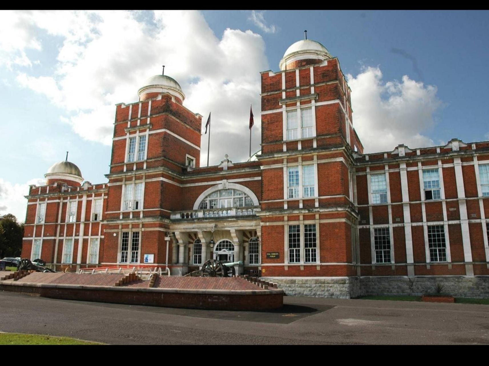 Hidden Treasure-Netflix and Wi-Fi-Basement flat, Gillingham