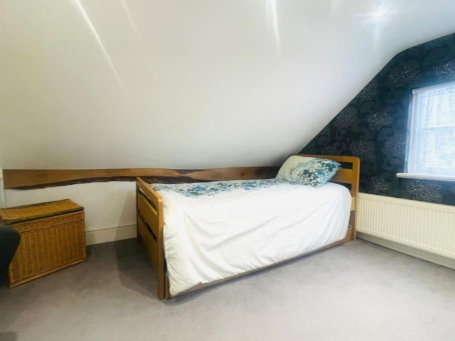 3bedroom beautiful cottage, Cheshunt
