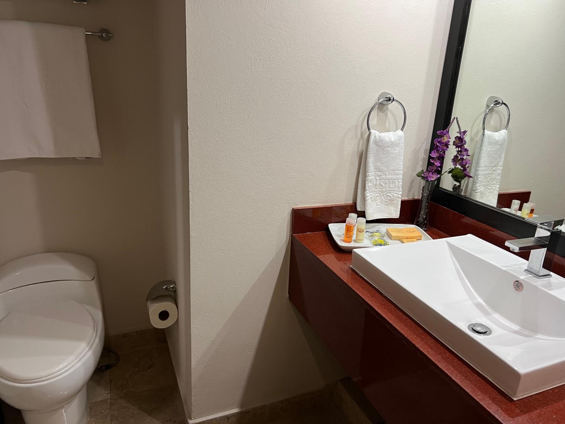 Foto de St Isidro Suites Corporate Housing SPA & Wellness Center