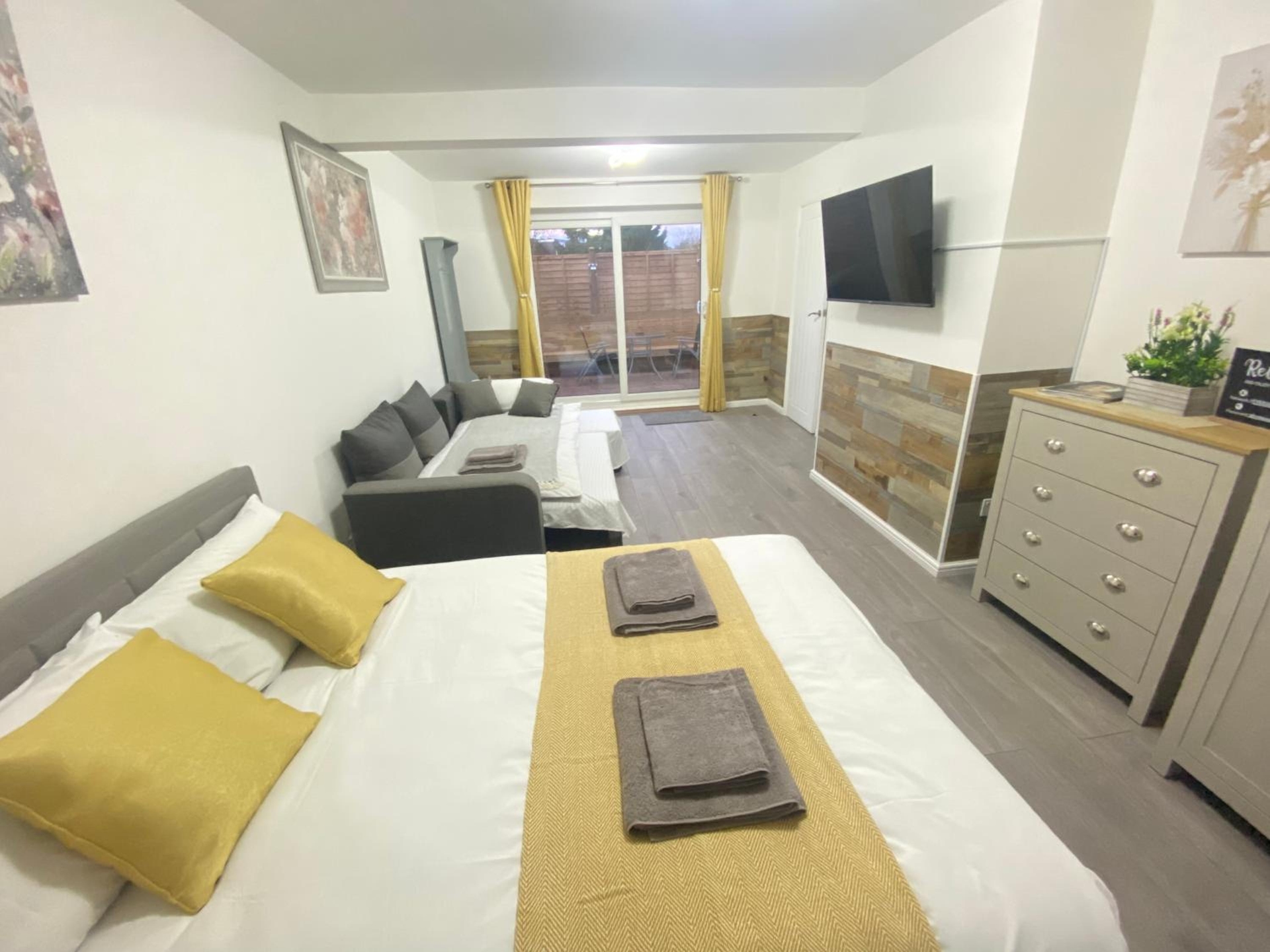 Gatwick Studio, Horley