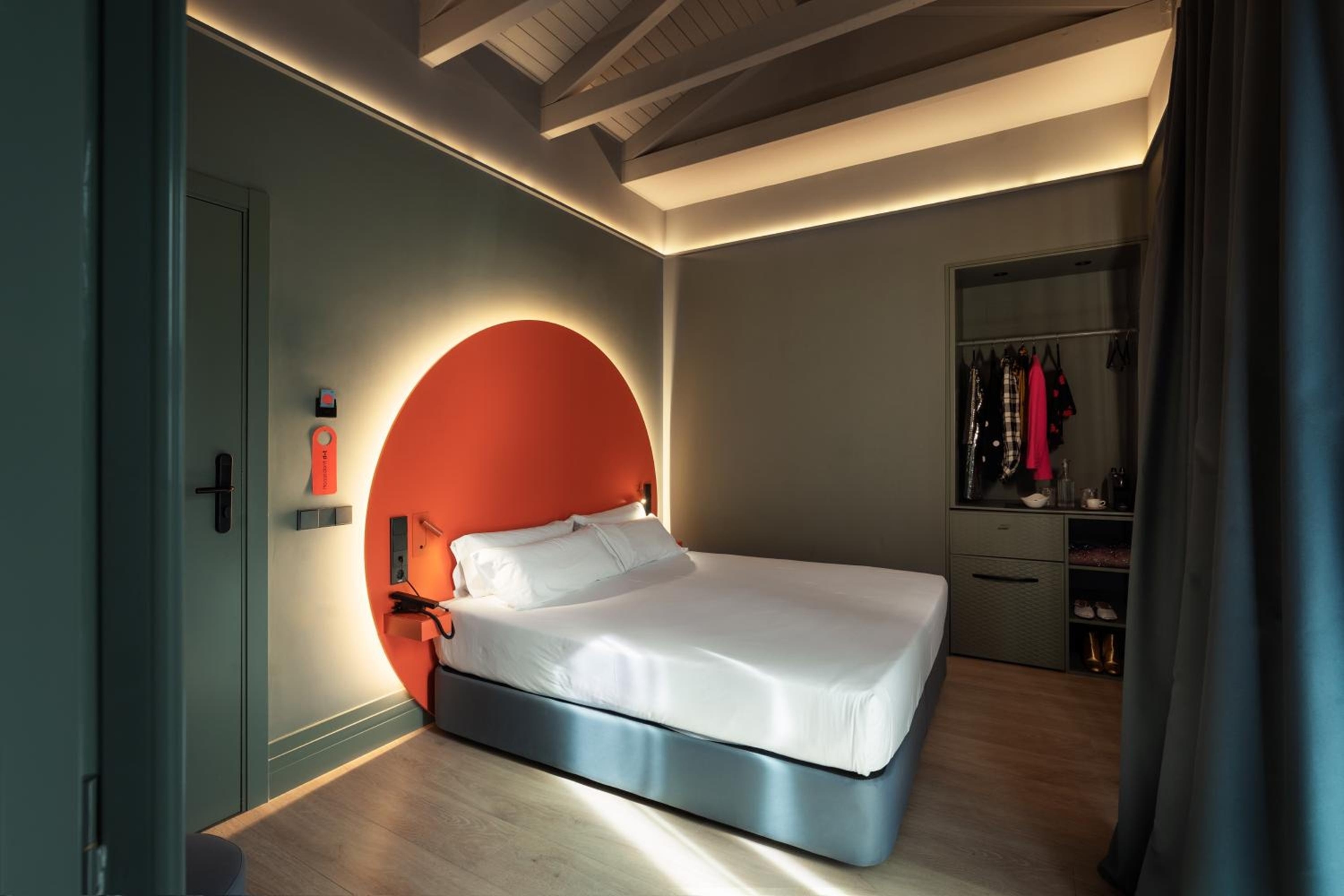 chic&basic dot, Madrid