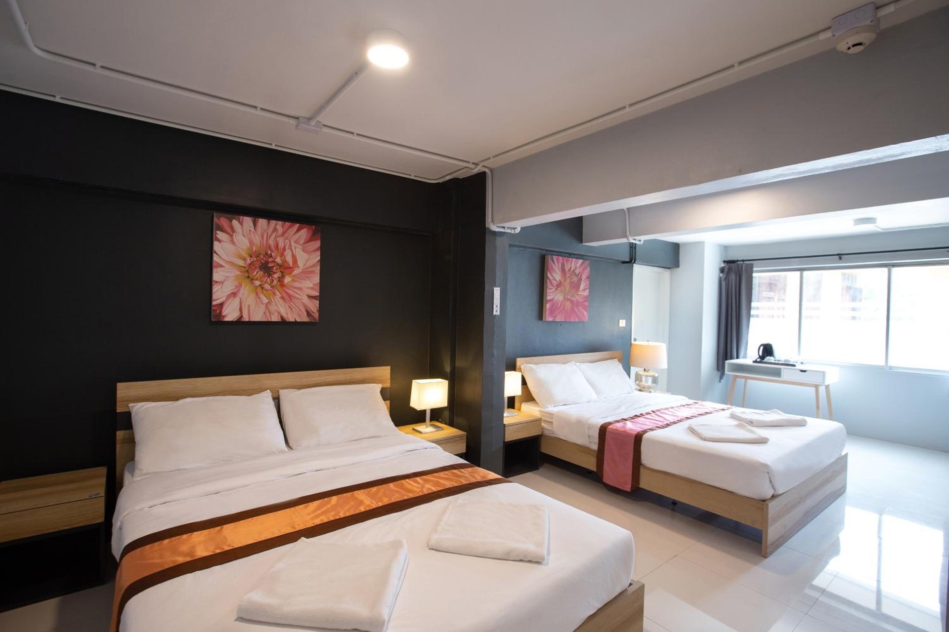 Foto de 185@Surawong Residence