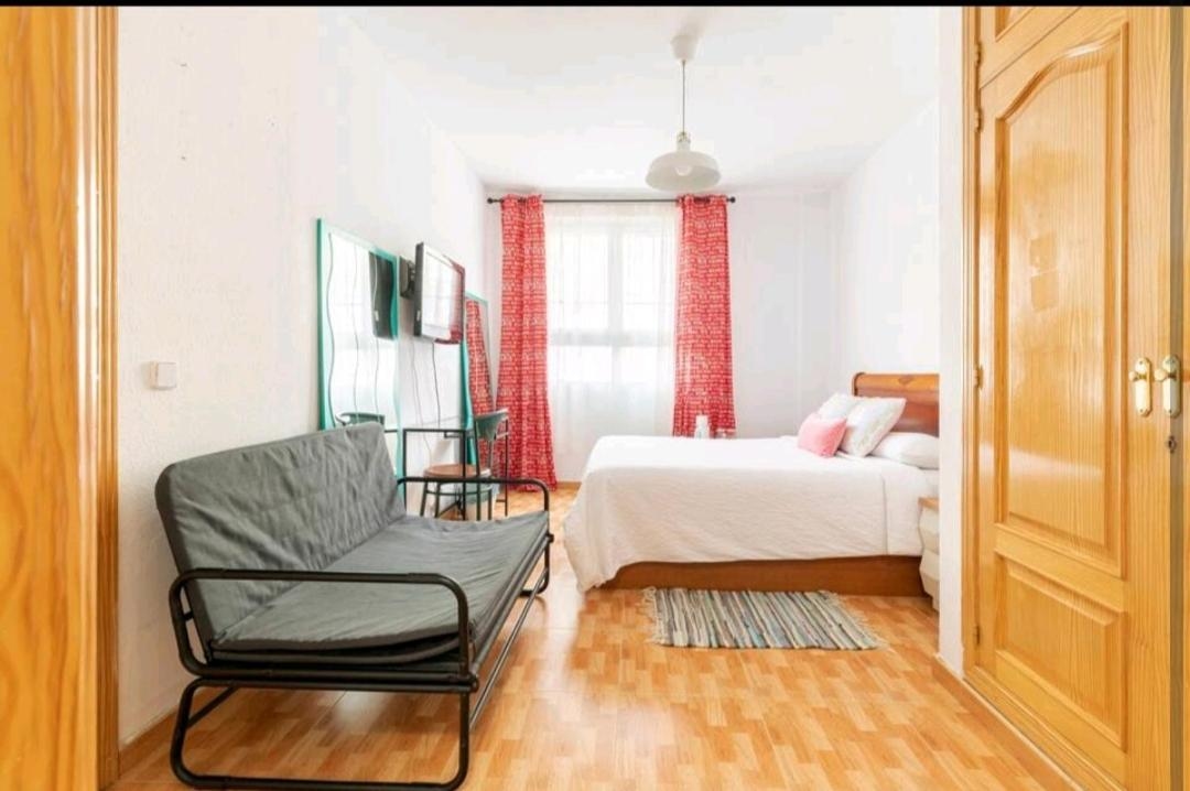 Acogedoras Habitaciónes en Madrid, Madrid