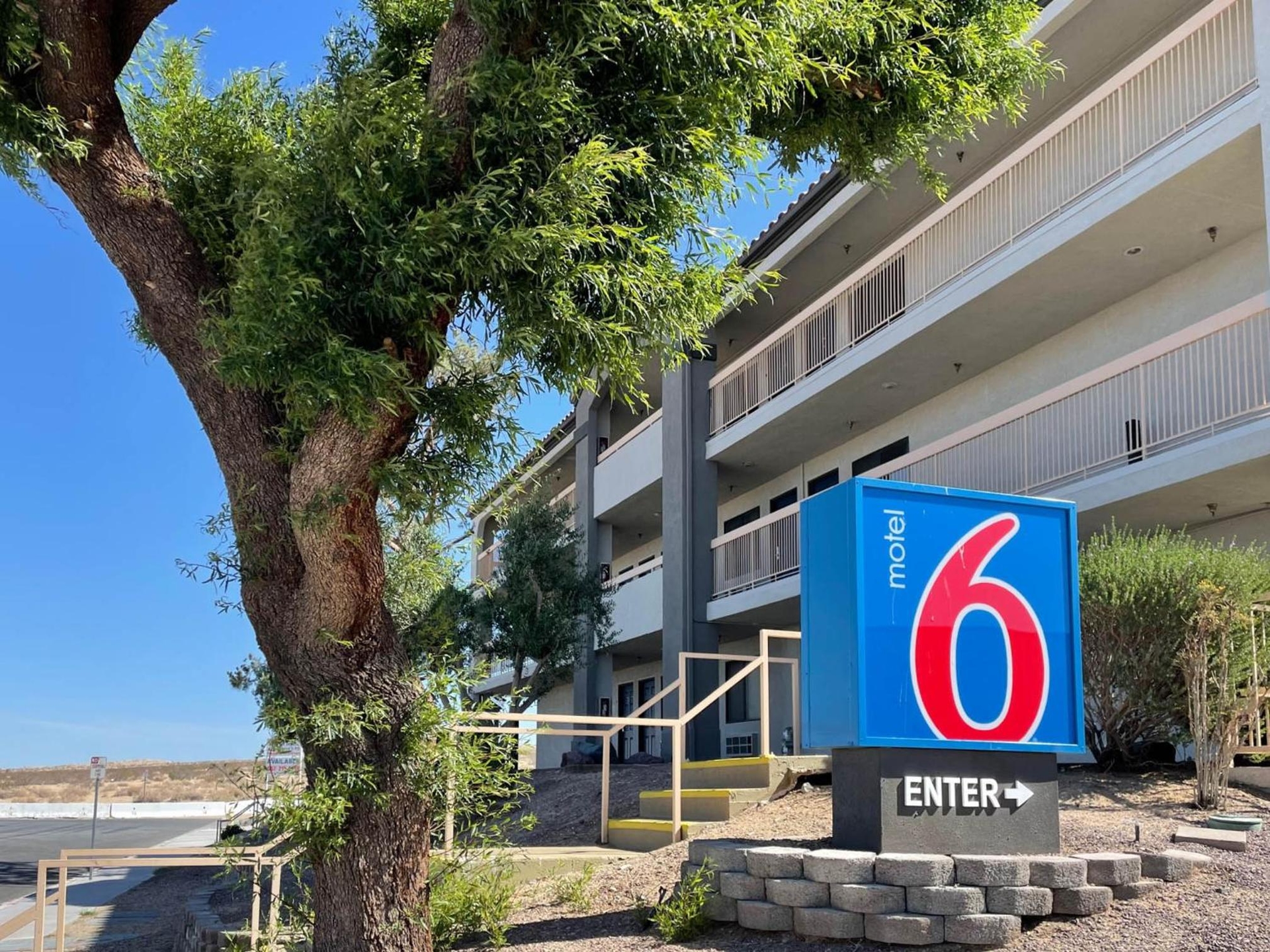 Motel 6 Barstow, CA - Mojave Desert Stop - I-15, Barstow