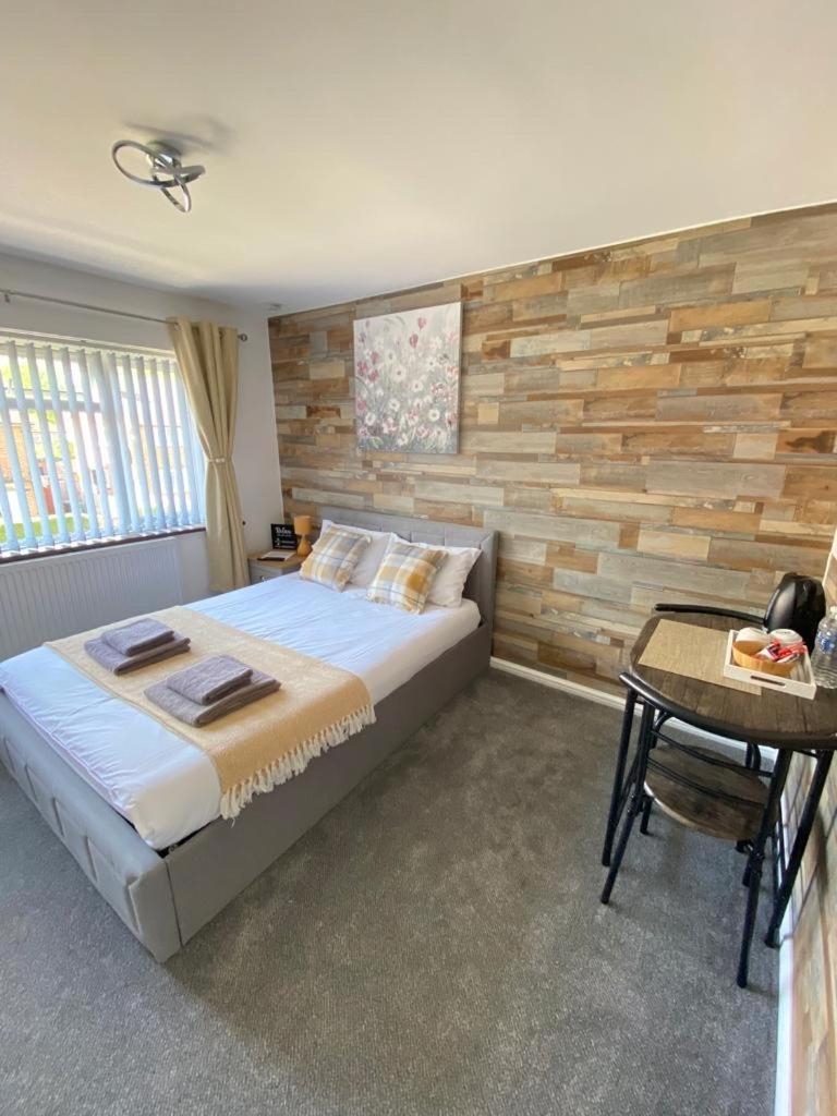 Gatwick Deluxe En-suite Rooms, Horley