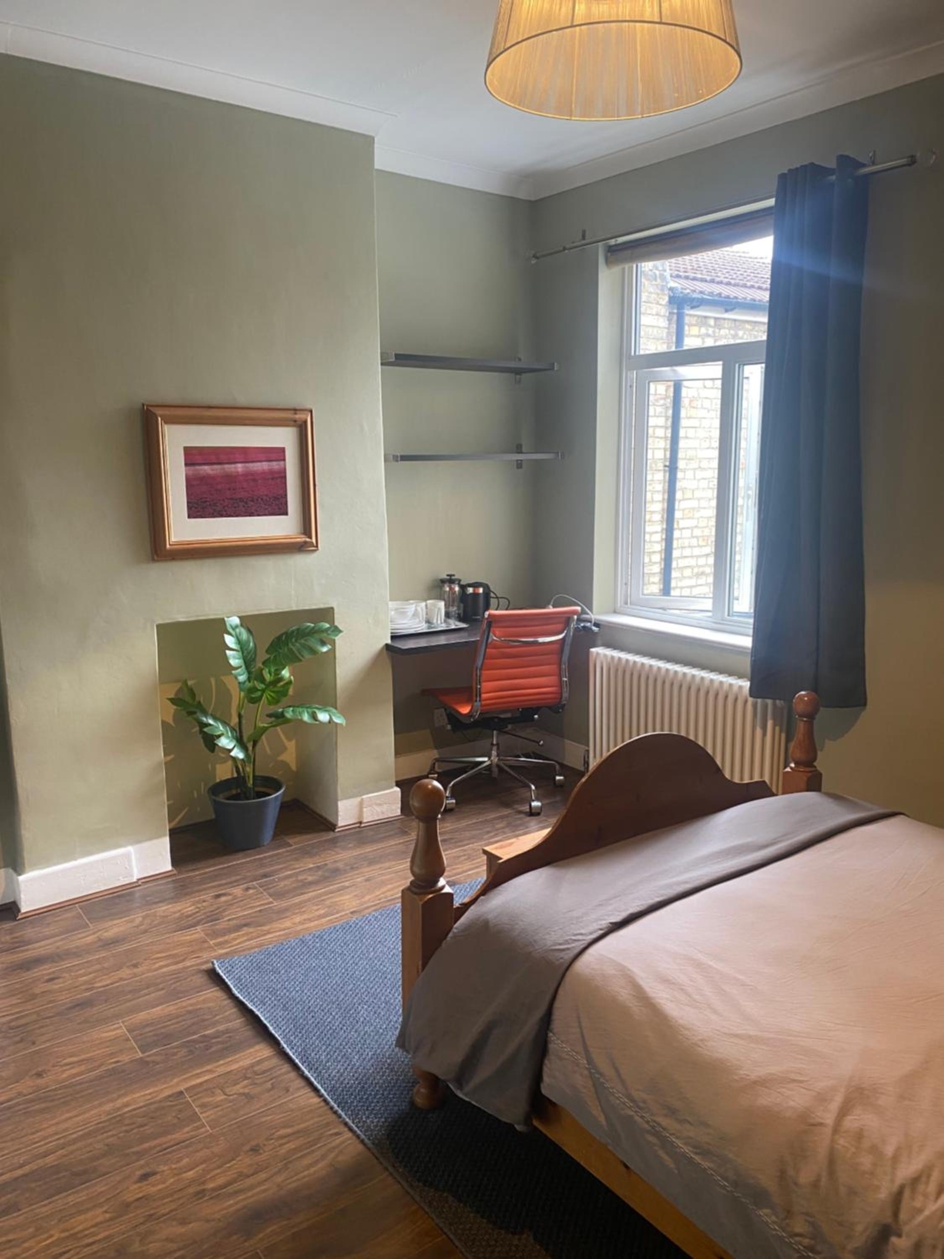Tranquil Garden View Double Room, London